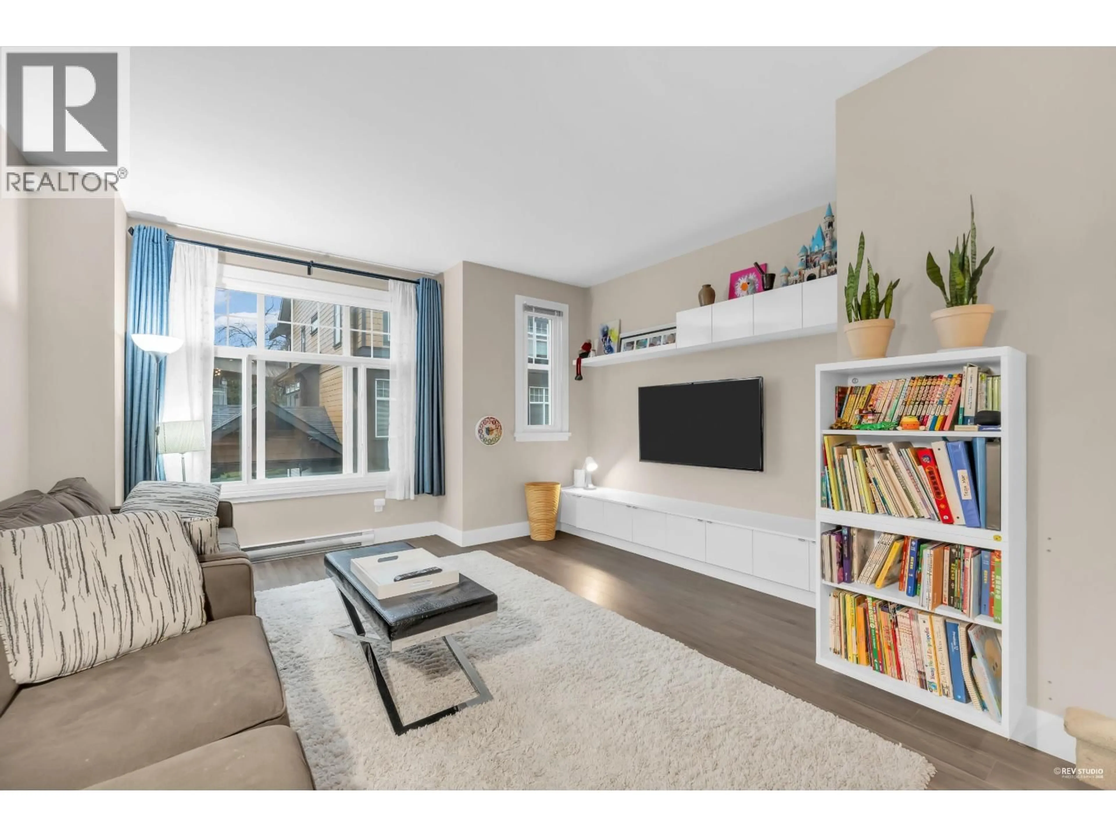 Living room with furniture, unknown for 26 - 6088 BERESFORD STREET, Burnaby British Columbia V5J0G2