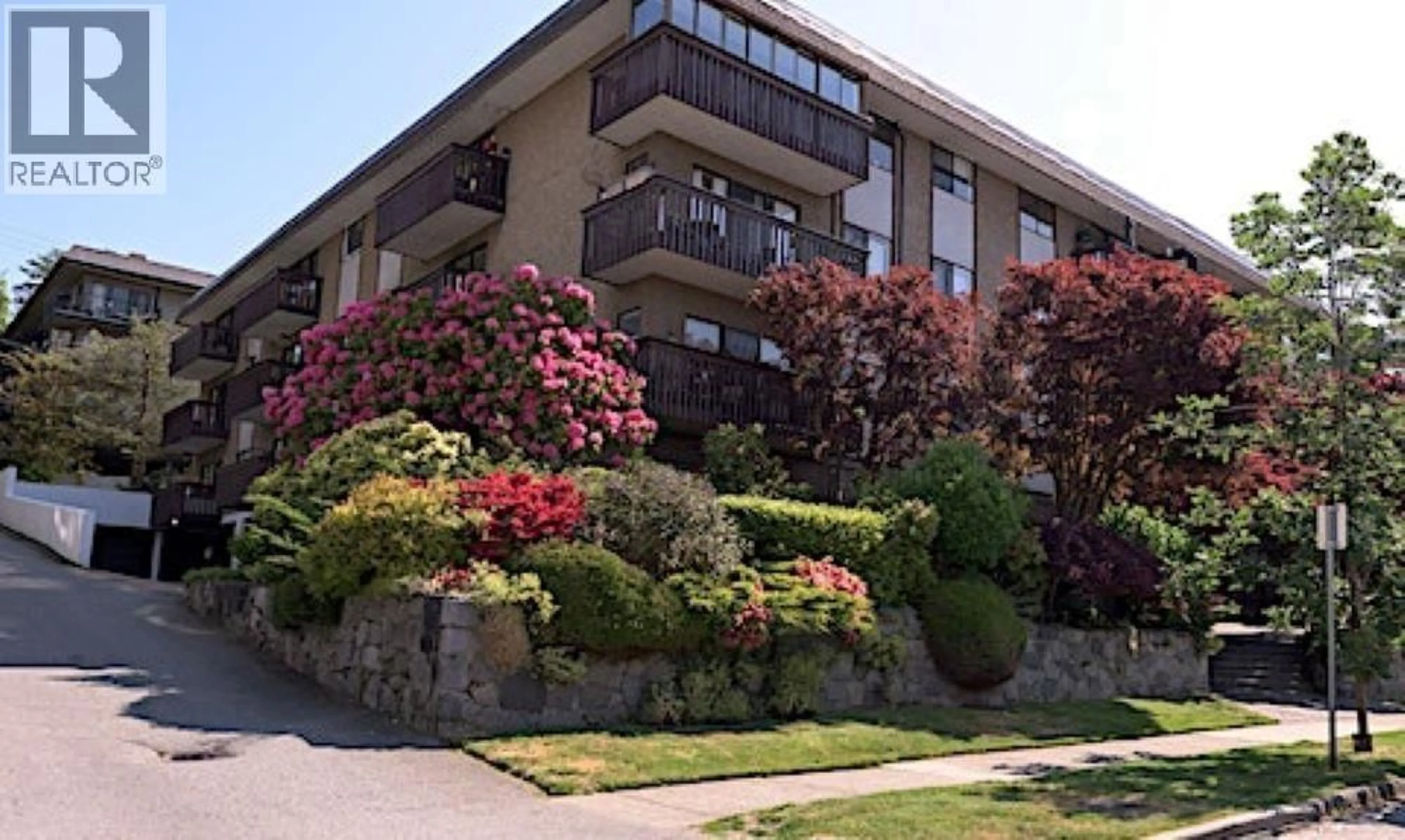 Patio, unknown for 205 - 120 4TH STREET, North Vancouver British Columbia V7L1H6