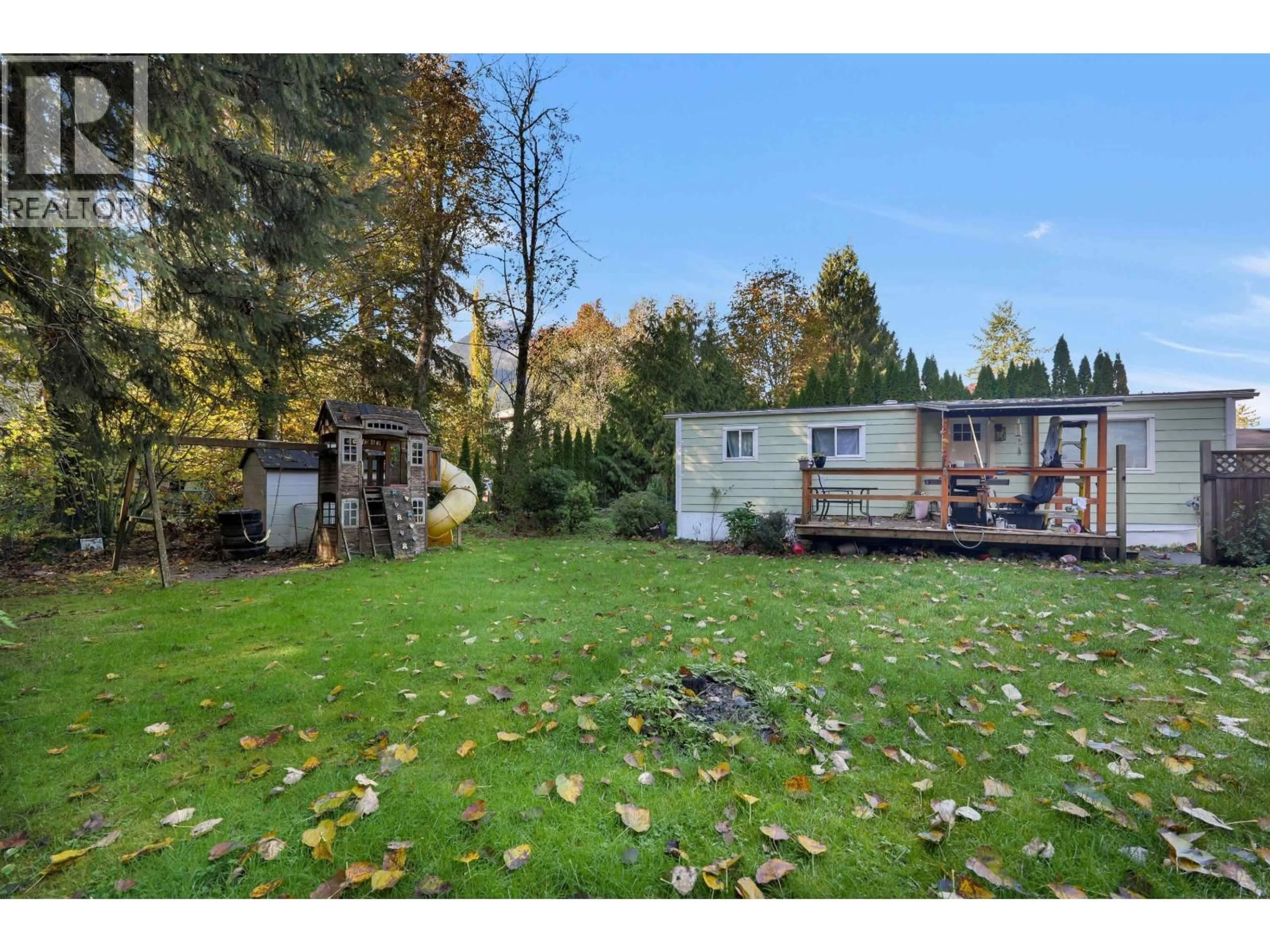 A pic from outside/outdoor area/front of a property/back of a property/a pic from drone, forest/trees view for 8 - 39884 GOVERNMENT ROAD, Squamish British Columbia V8B0B1