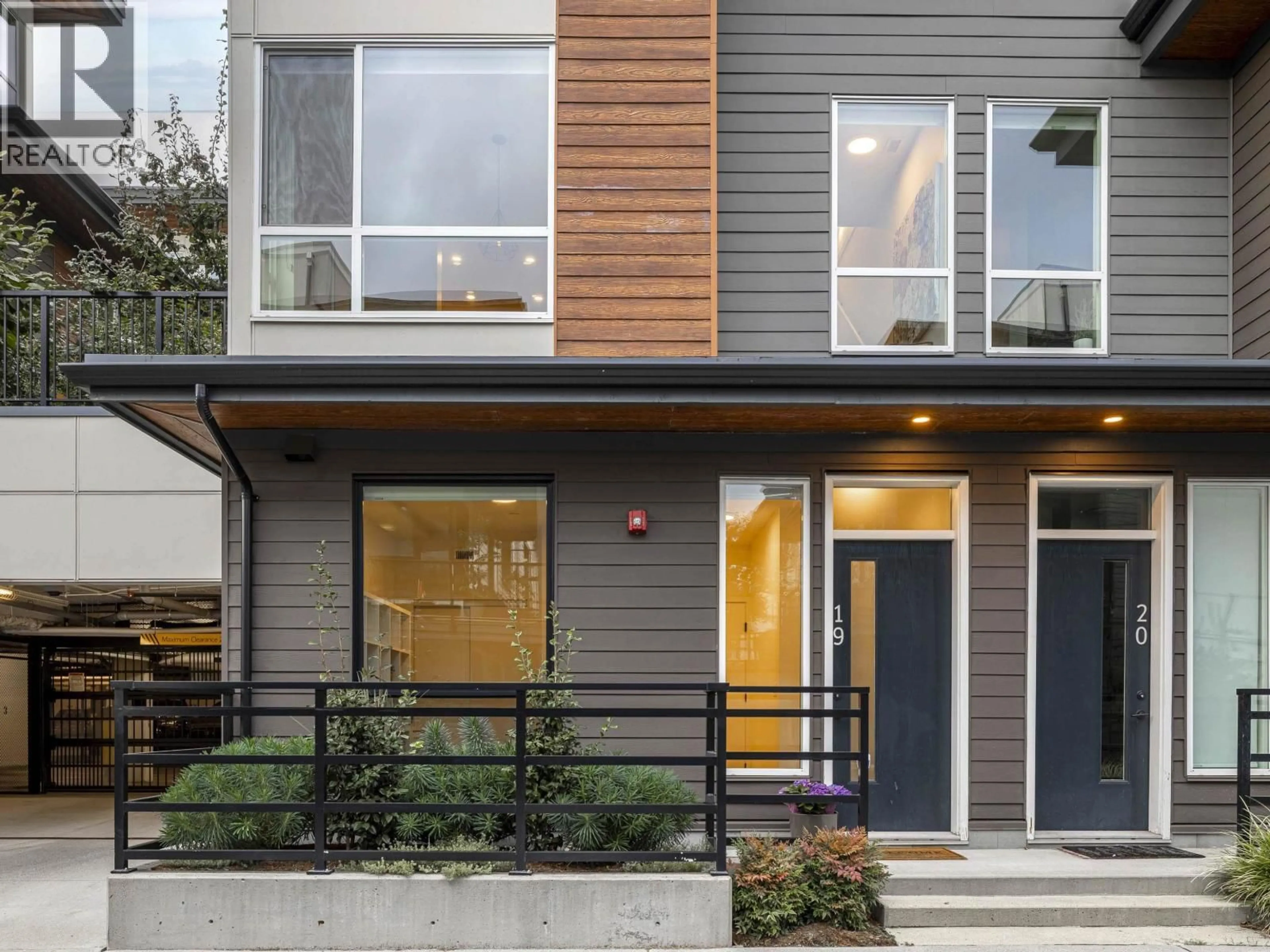 Unknown for 19 - 533 3RD STREET, North Vancouver British Columbia V7L1G4