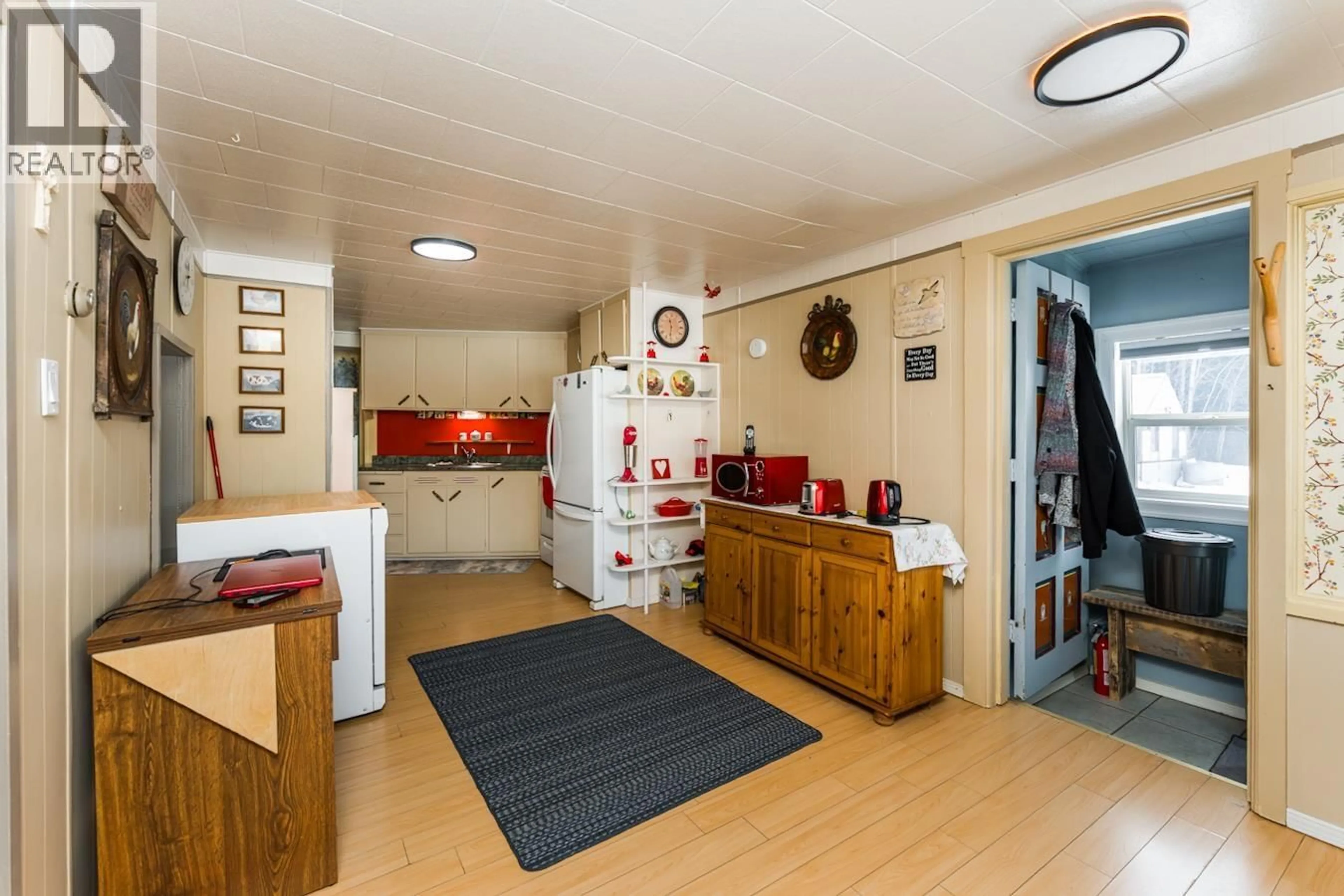 Standard kitchen, unknown for 7720 POOLEY ROAD, Prince George British Columbia V2N5W4