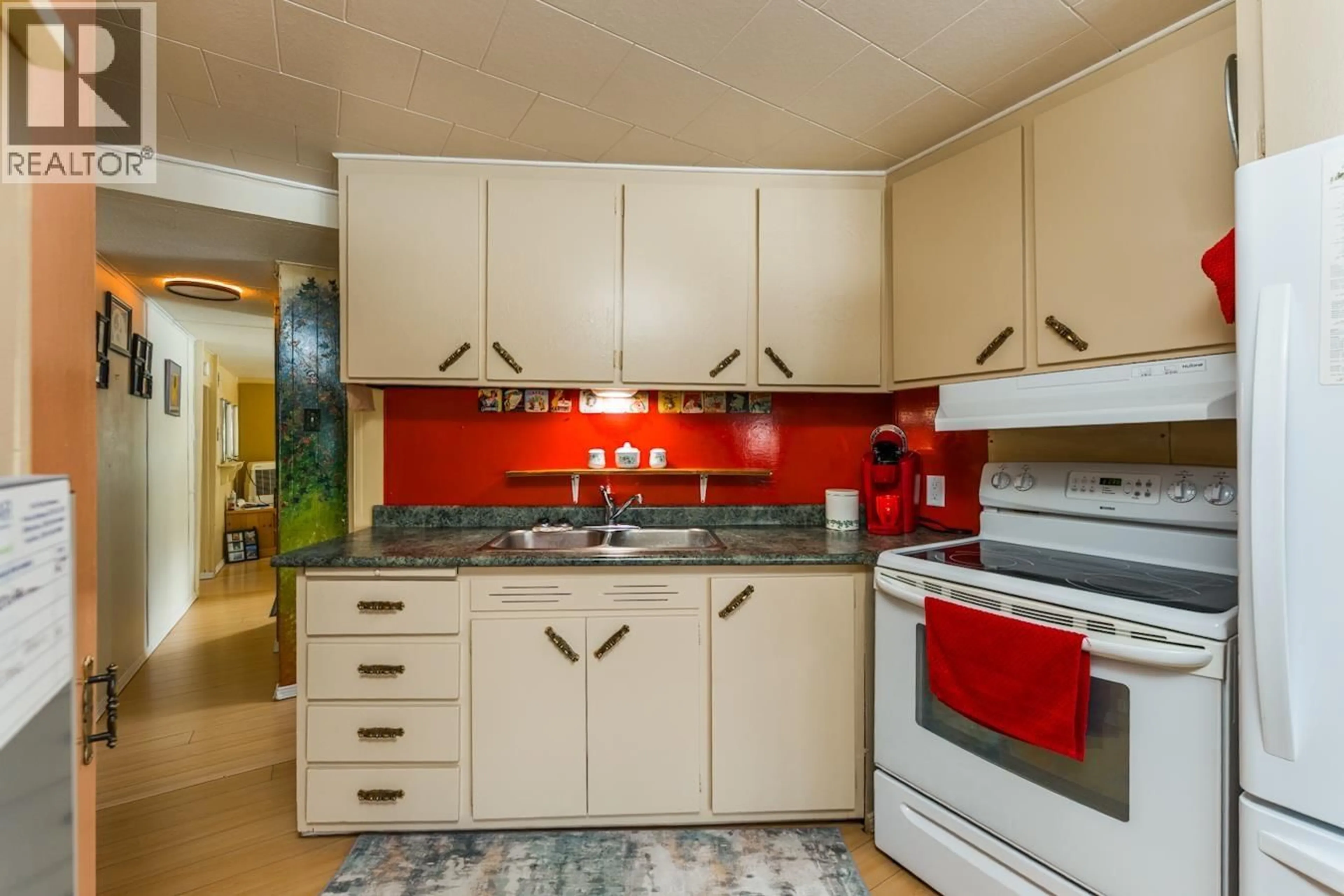 Standard kitchen, unknown for 7720 POOLEY ROAD, Prince George British Columbia V2N5W4