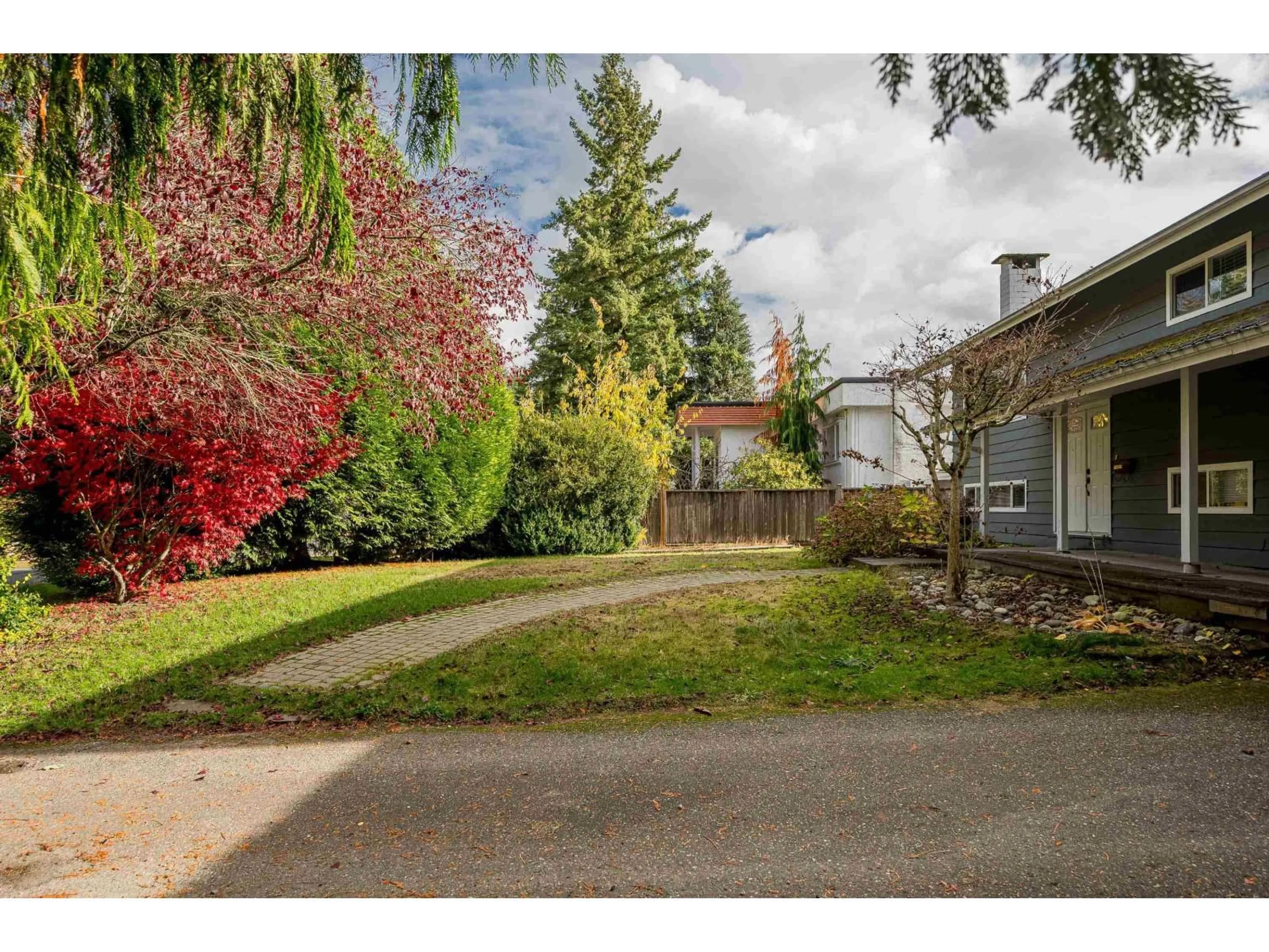 A pic from outside/outdoor area/front of a property/back of a property/a pic from drone, street for 20844 45A AVENUE, Langley British Columbia V3A3G5