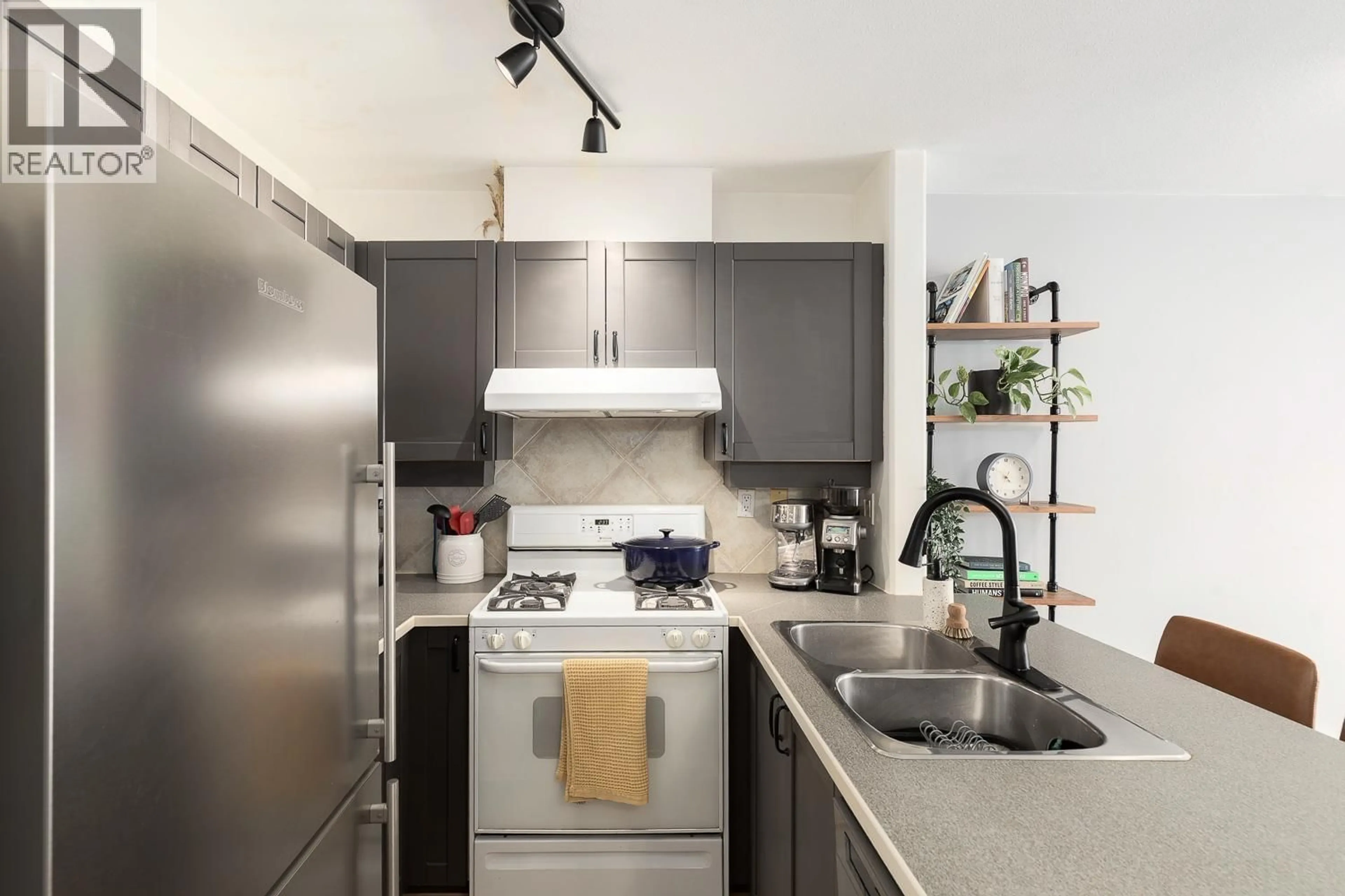 Standard kitchen, unknown for 405 - 2688 VINE STREET, Vancouver British Columbia V6K4T6