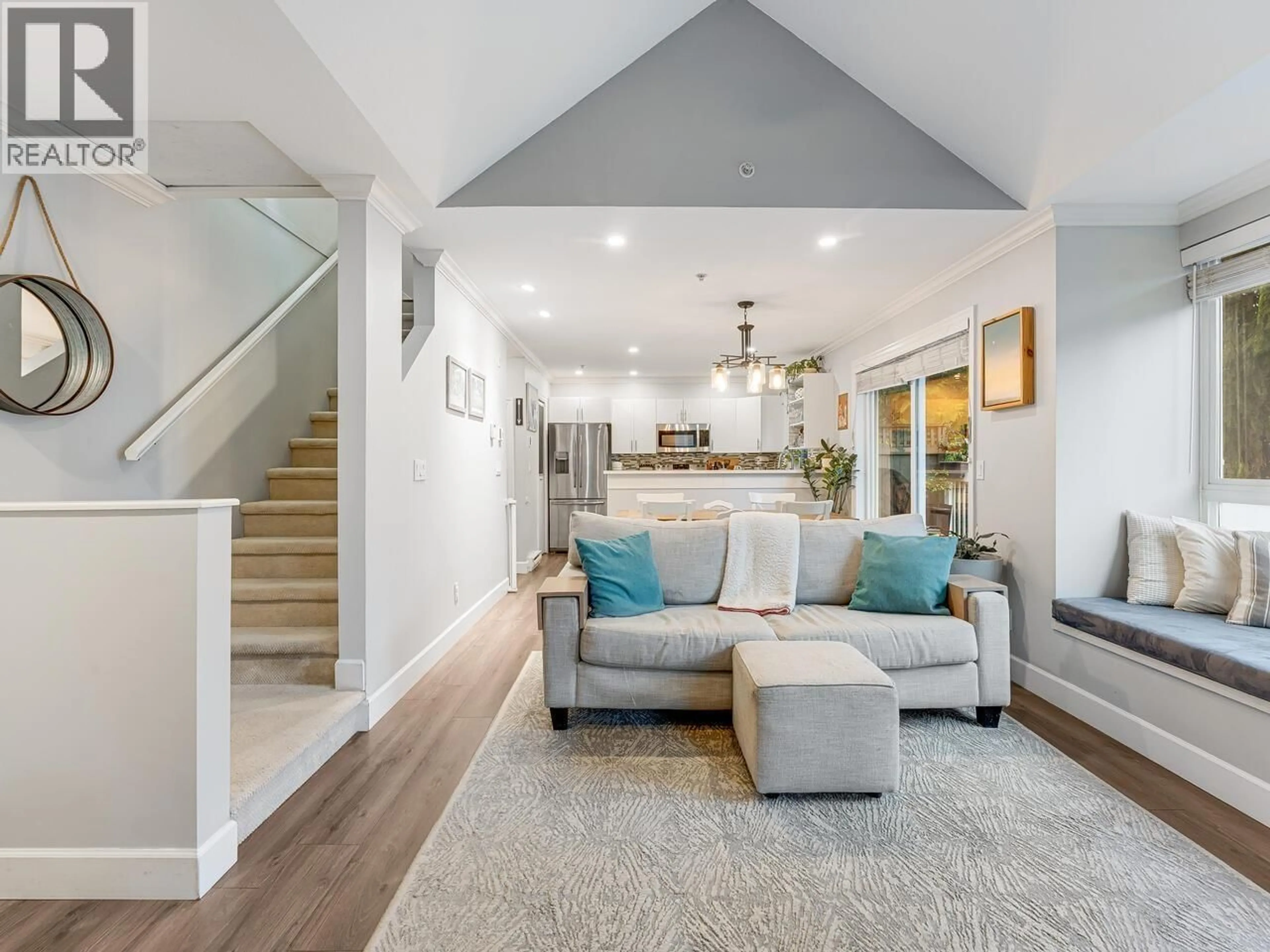 Living room with furniture, unknown for 18 - 1073 LYNN VALLEY ROAD, North Vancouver British Columbia V7J1Z6