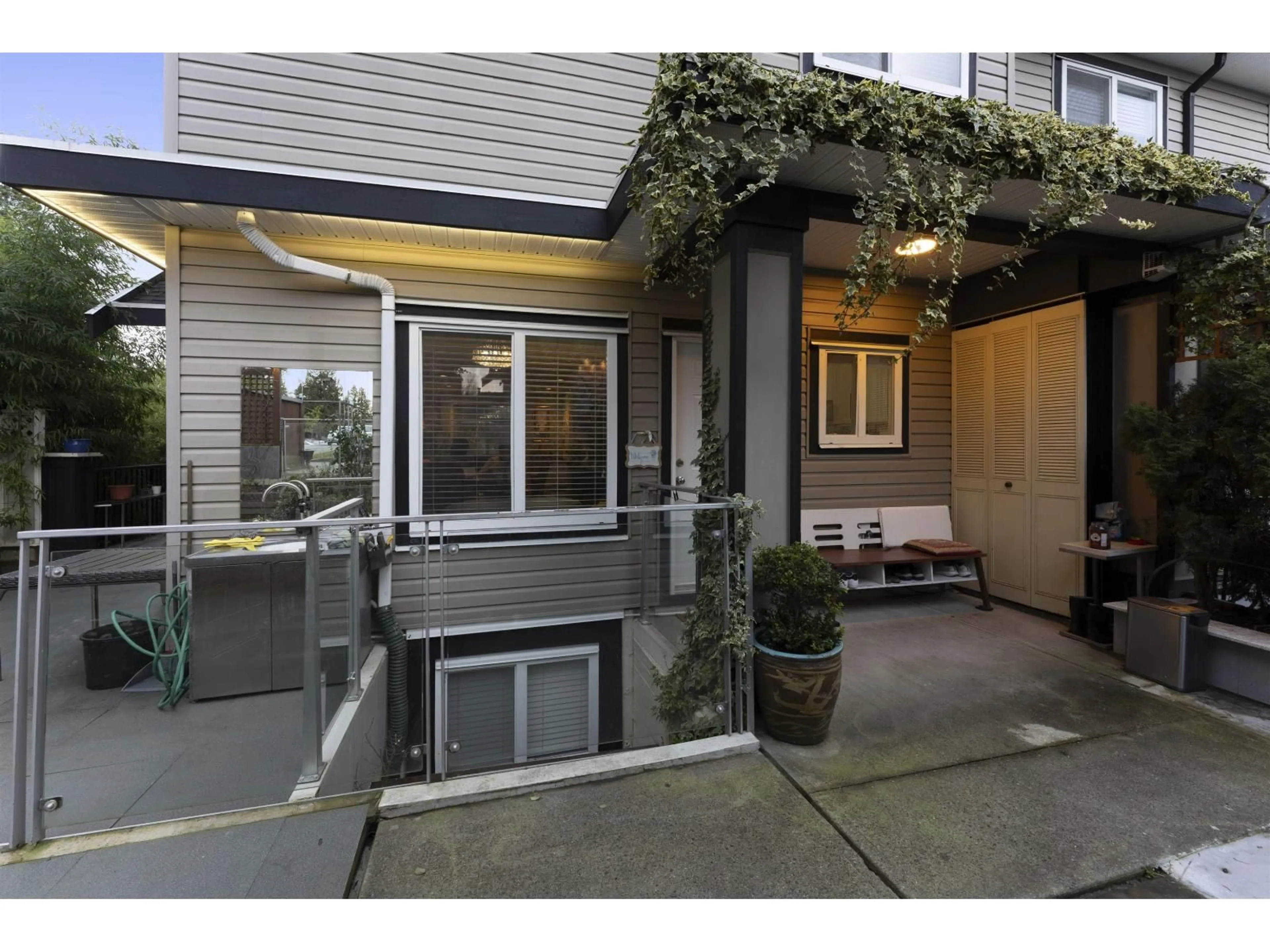 Unknown for 9347 122 STREET, Surrey British Columbia V3V4L7