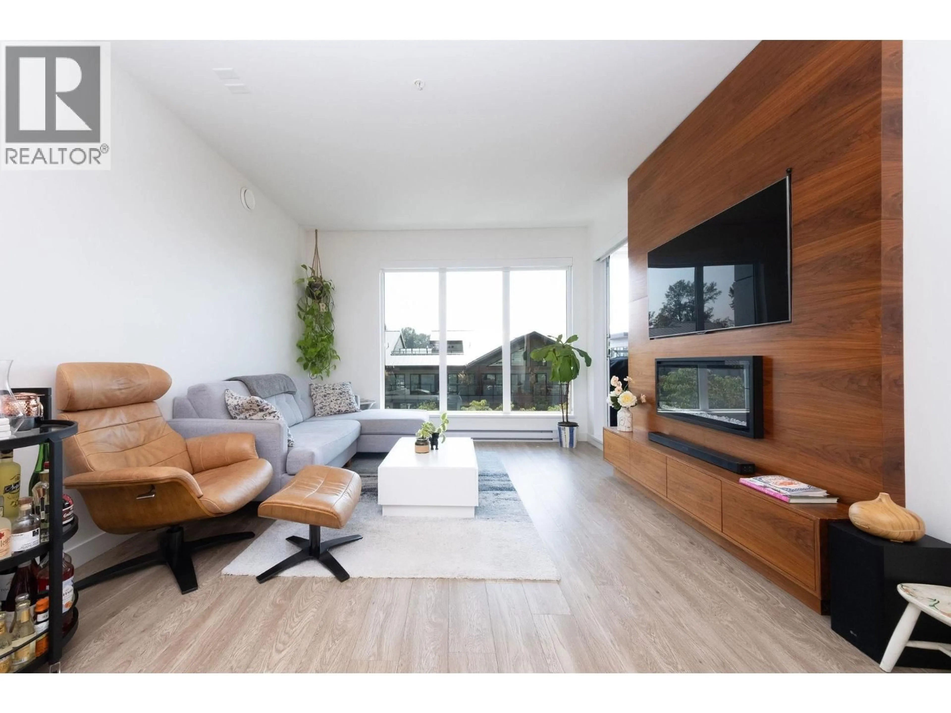 Living room with furniture, wood/laminate floor for 404 - 1061 MARINE DRIVE, North Vancouver British Columbia V7P1S6