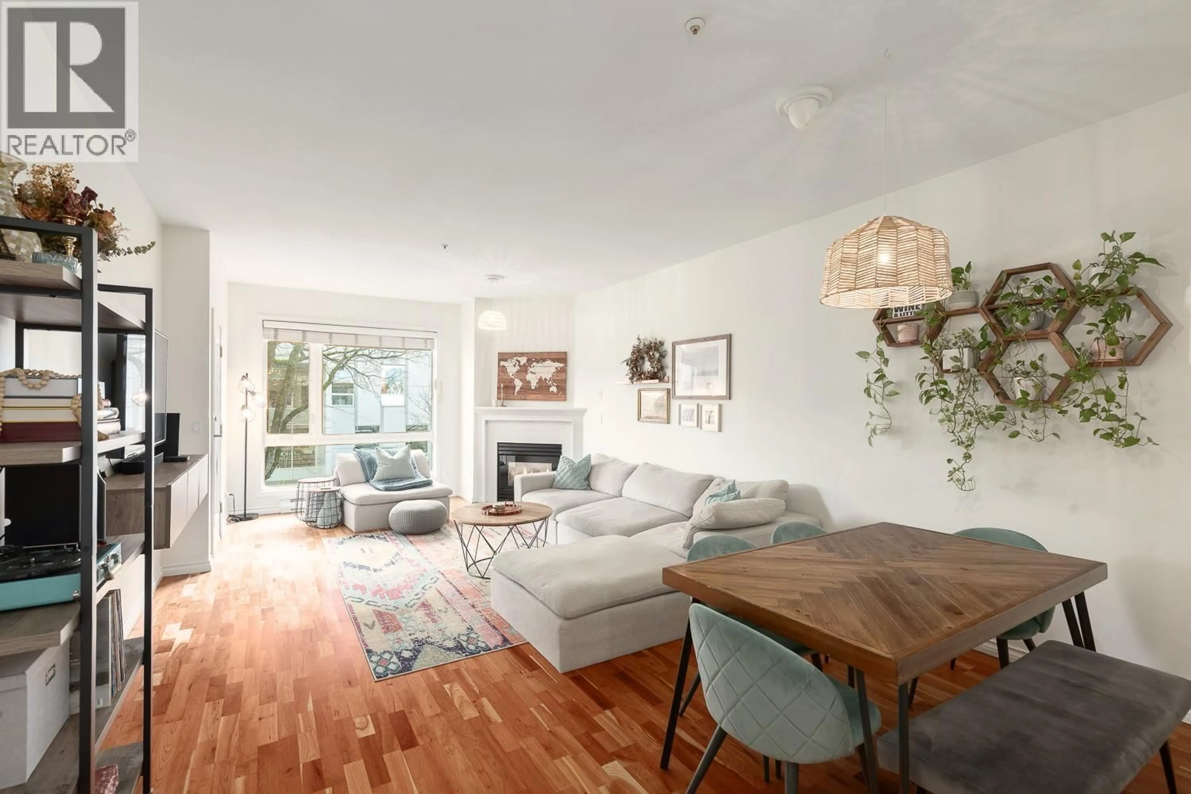 Living room with furniture, wood/laminate floor for PH2 - 2577 WILLOW STREET, Vancouver British Columbia V5Z3N8