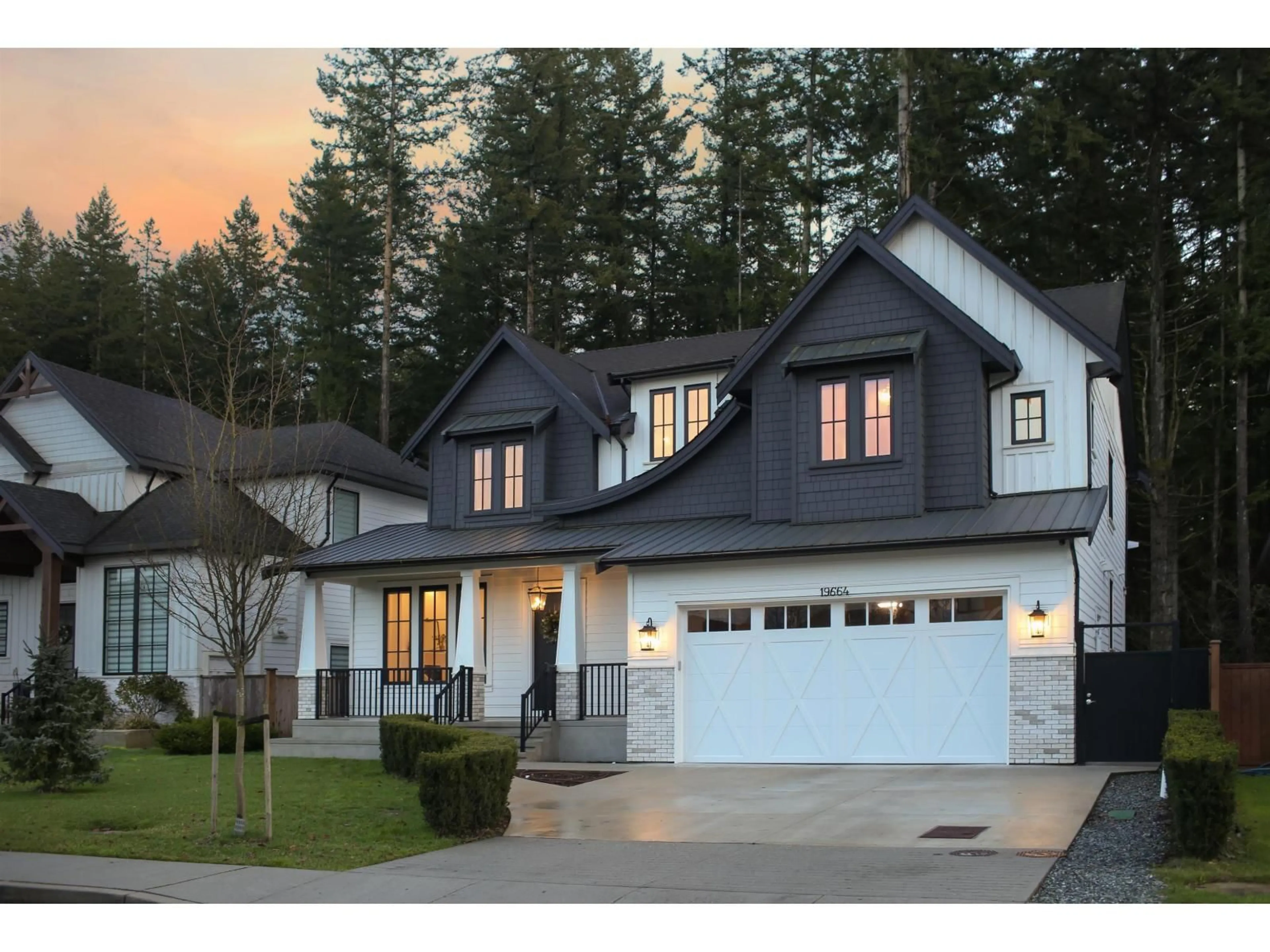 Home with vinyl exterior material, street for 19664 31A AVENUE, Langley British Columbia V2Z0B2