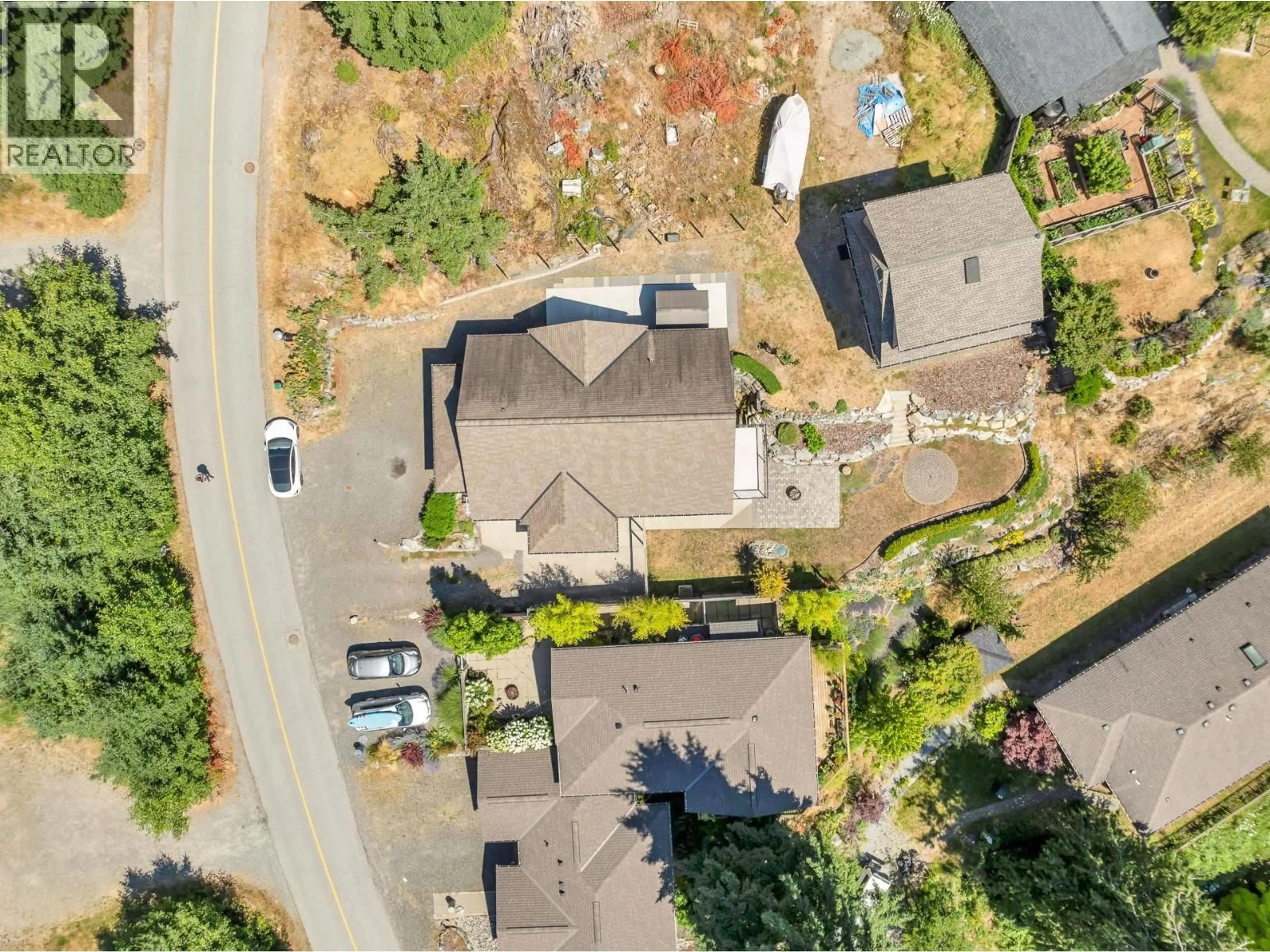A pic from outside/outdoor area/front of a property/back of a property/a pic from drone, street for 931 RIVENDELL DRIVE, Bowen Island British Columbia V0N1G1