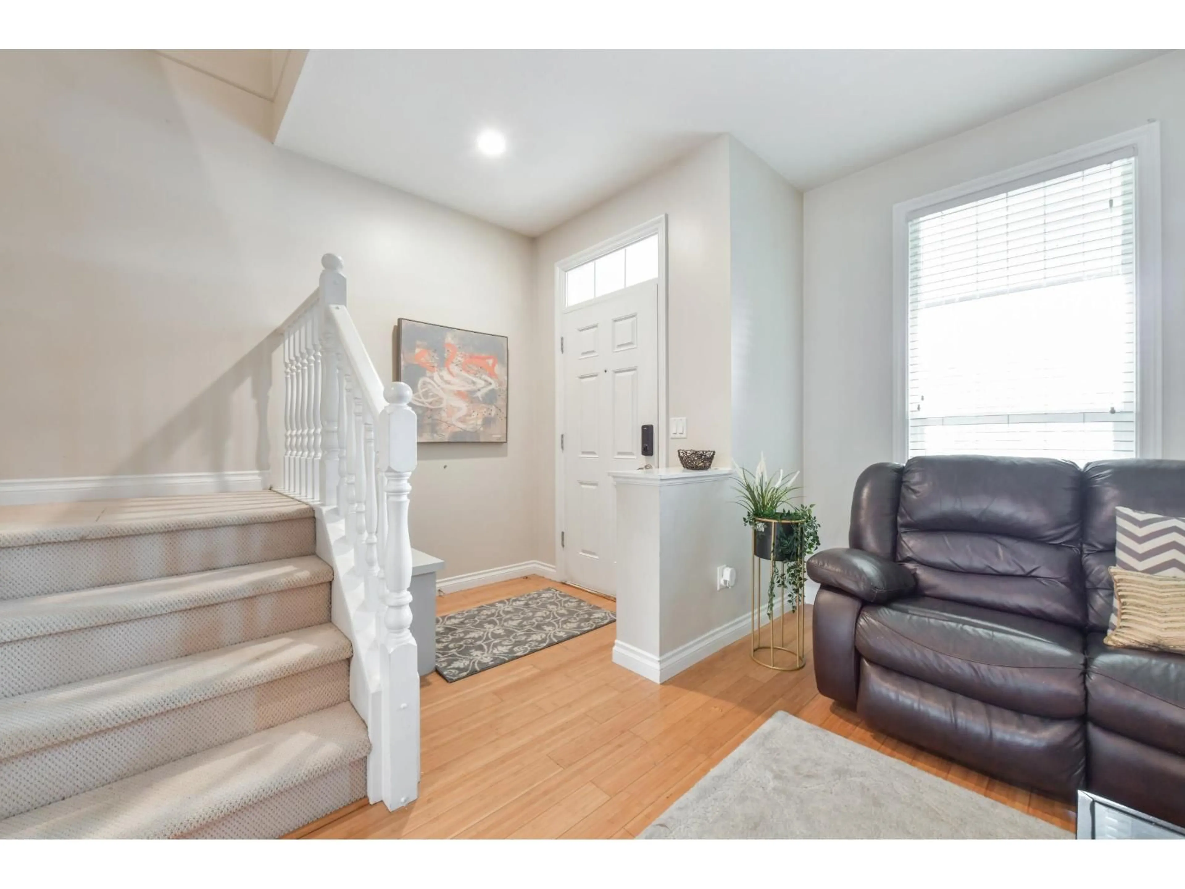 Indoor entryway for 18043 70 AVENUE, Surrey British Columbia V3S6X3