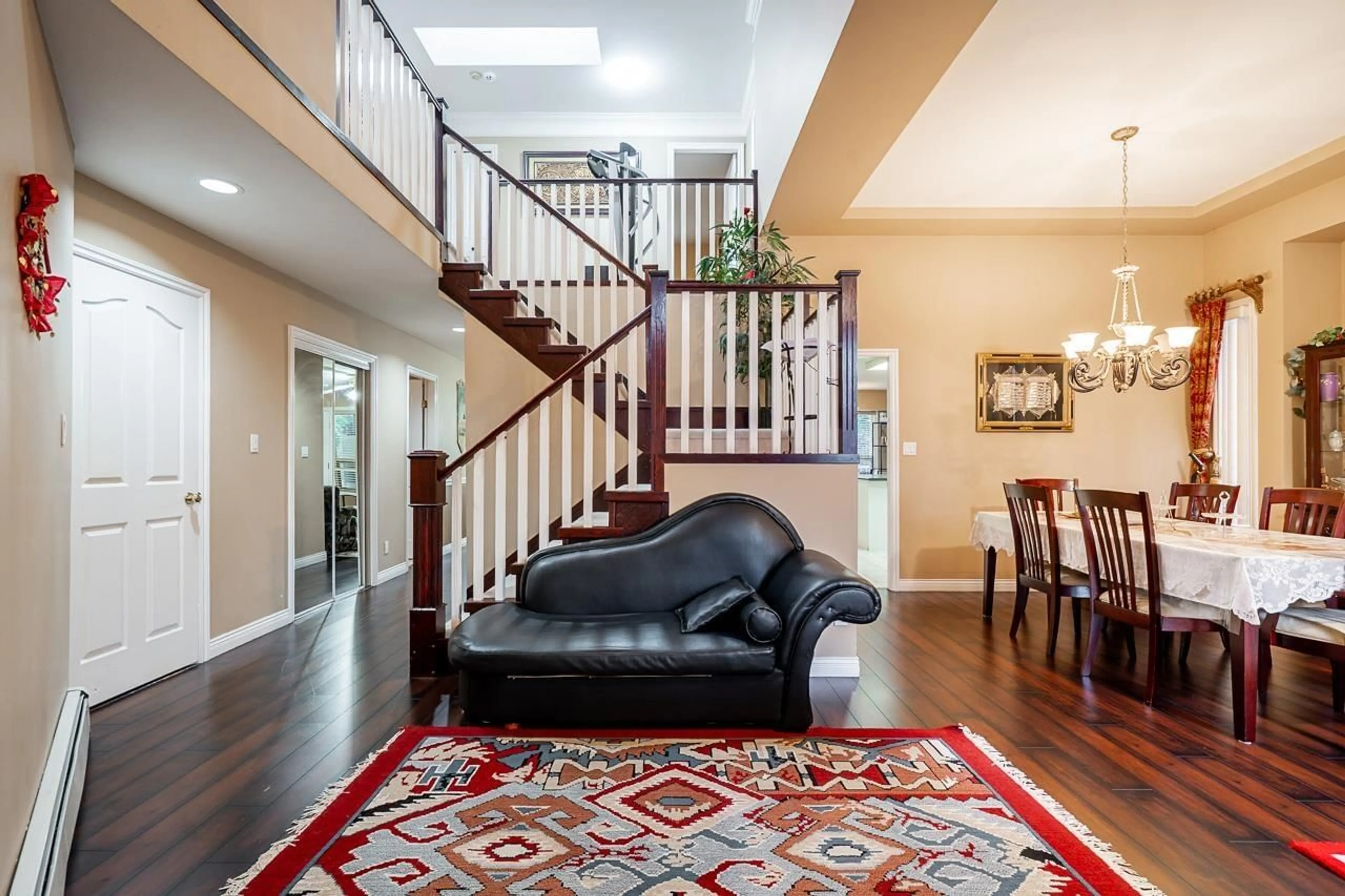 Indoor foyer for 7658 147A STREET, Surrey British Columbia V3S8Z3