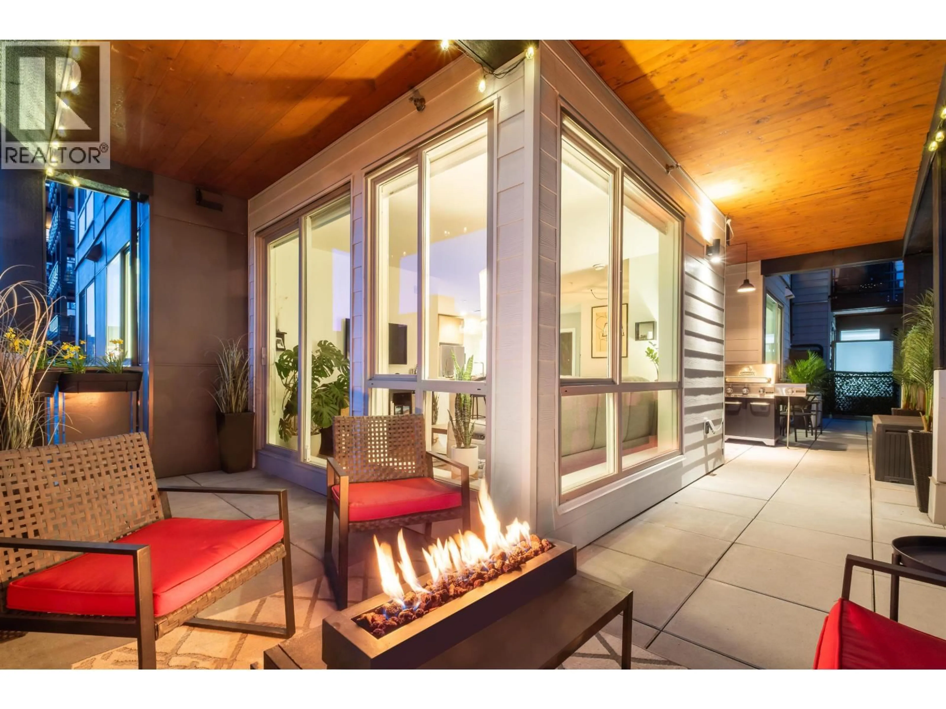 Patio, street for 201 - 108 8TH STREET, North Vancouver British Columbia V7L0H1