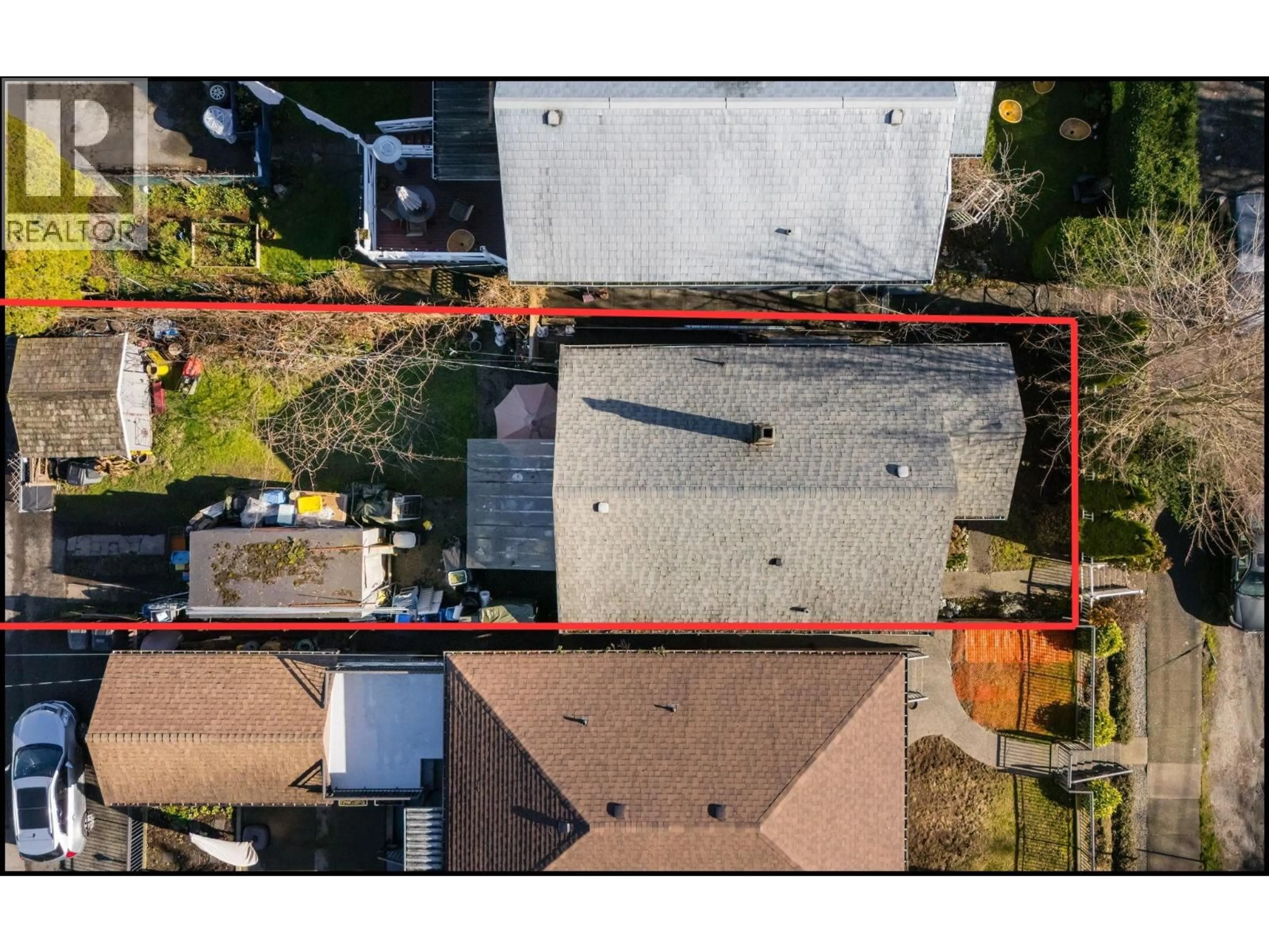 A pic from outside/outdoor area/front of a property/back of a property/a pic from drone, street for 3617 ADANAC STREET, Vancouver British Columbia V5K2P7