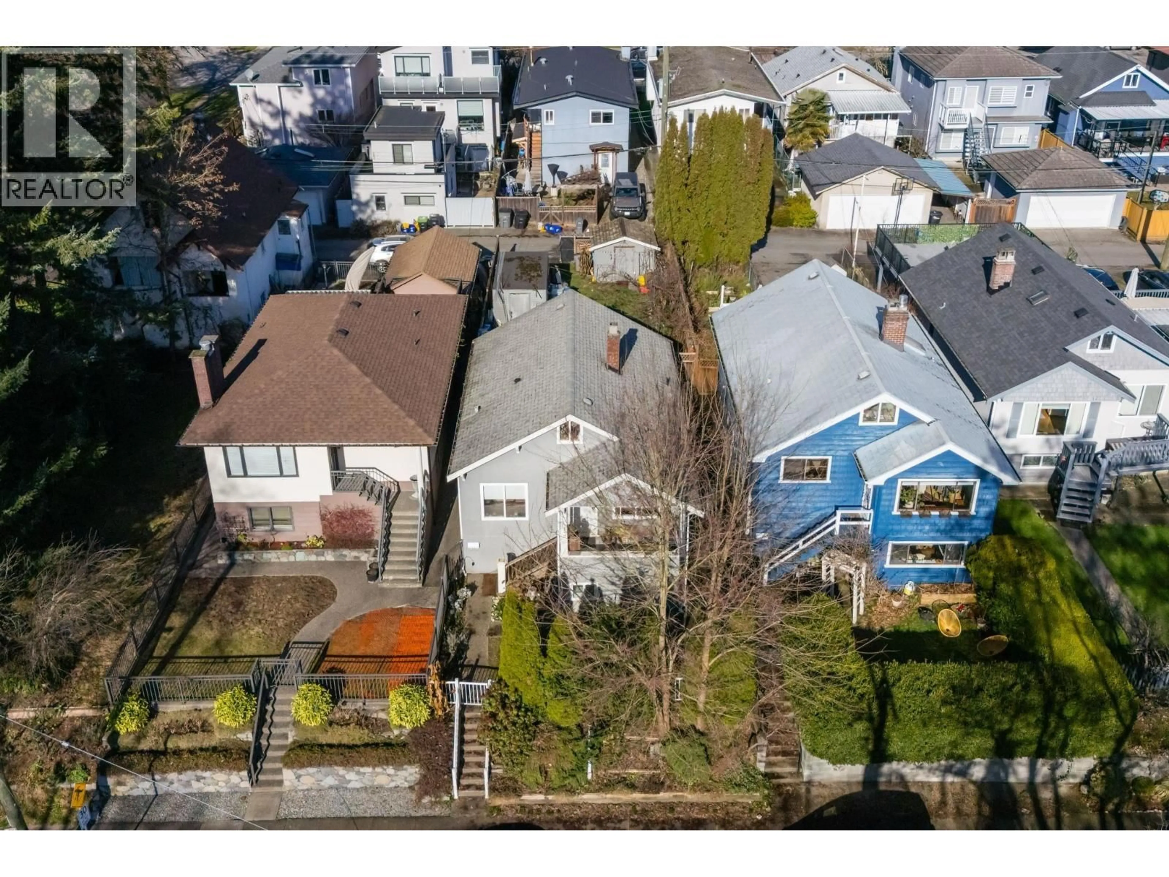 A pic from outside/outdoor area/front of a property/back of a property/a pic from drone, street for 3617 ADANAC STREET, Vancouver British Columbia V5K2P7