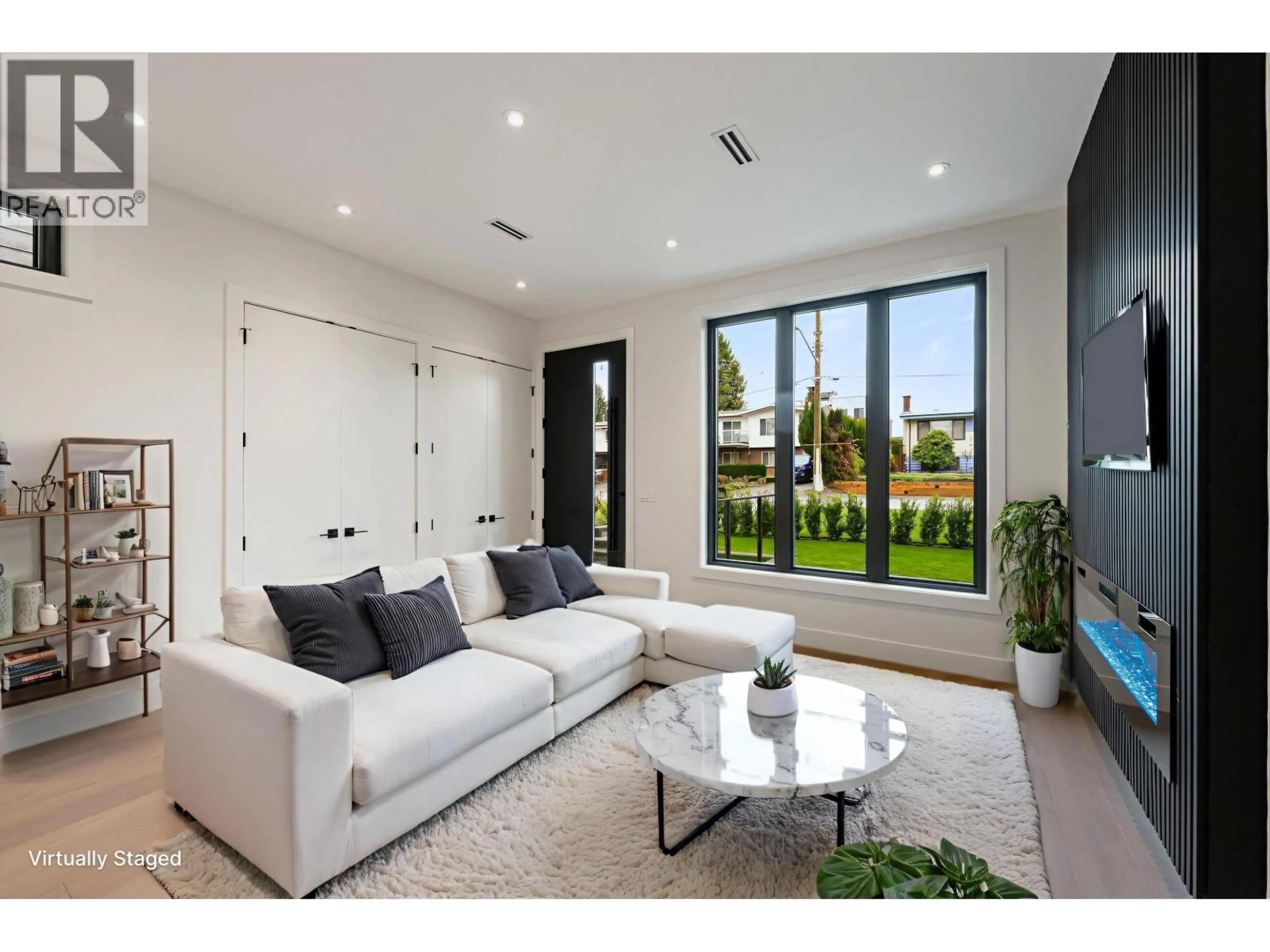 Living room with furniture, unknown for 103 - 1518 HATTON AVENUE, Burnaby British Columbia V5A2V1