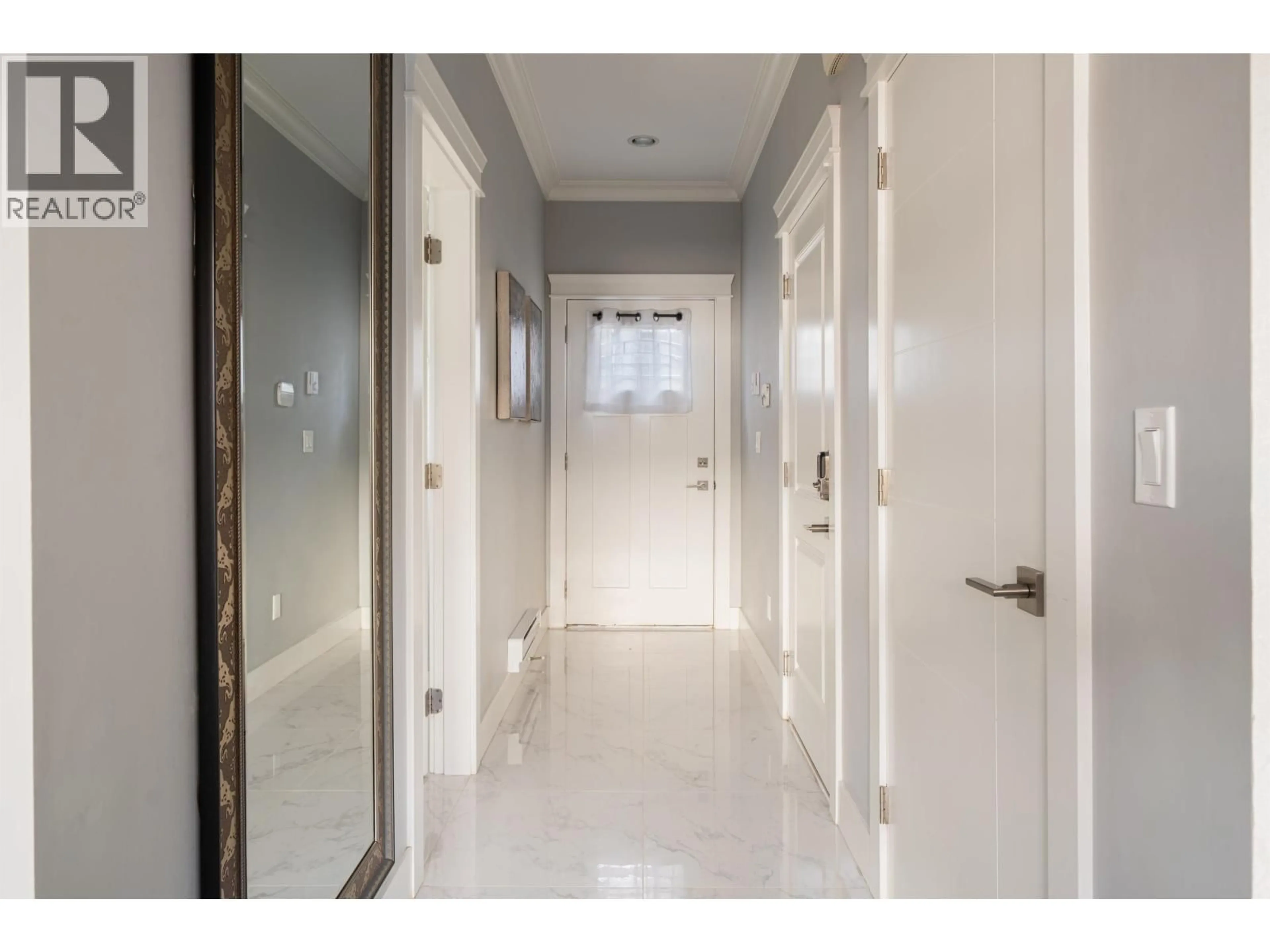 Indoor entryway for 5 - 9451 WILLIAMS ROAD, Richmond British Columbia V7A1G8