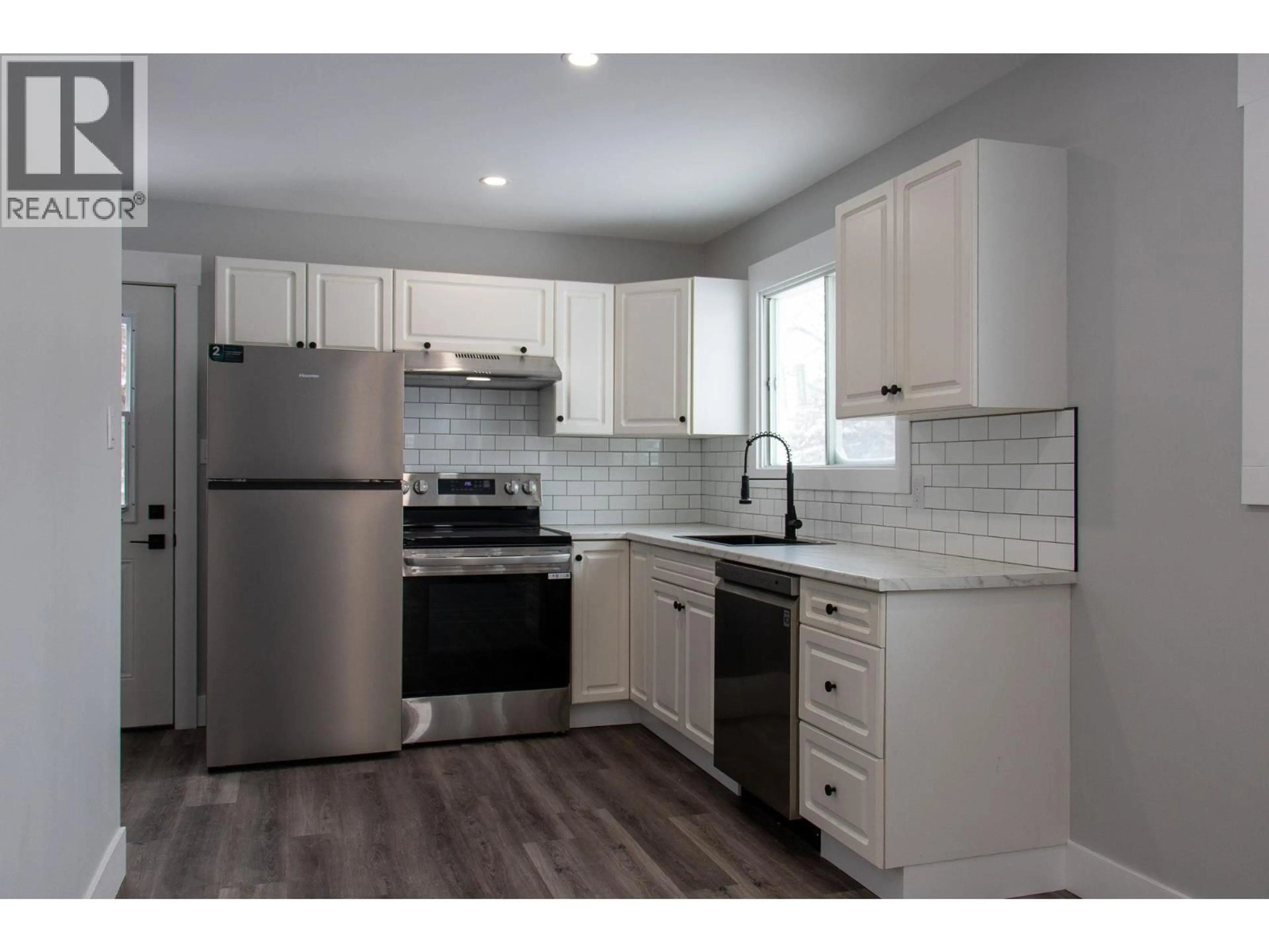 Standard kitchen, unknown for 9003 91 AVENUE, Fort St. John British Columbia V1J4W3