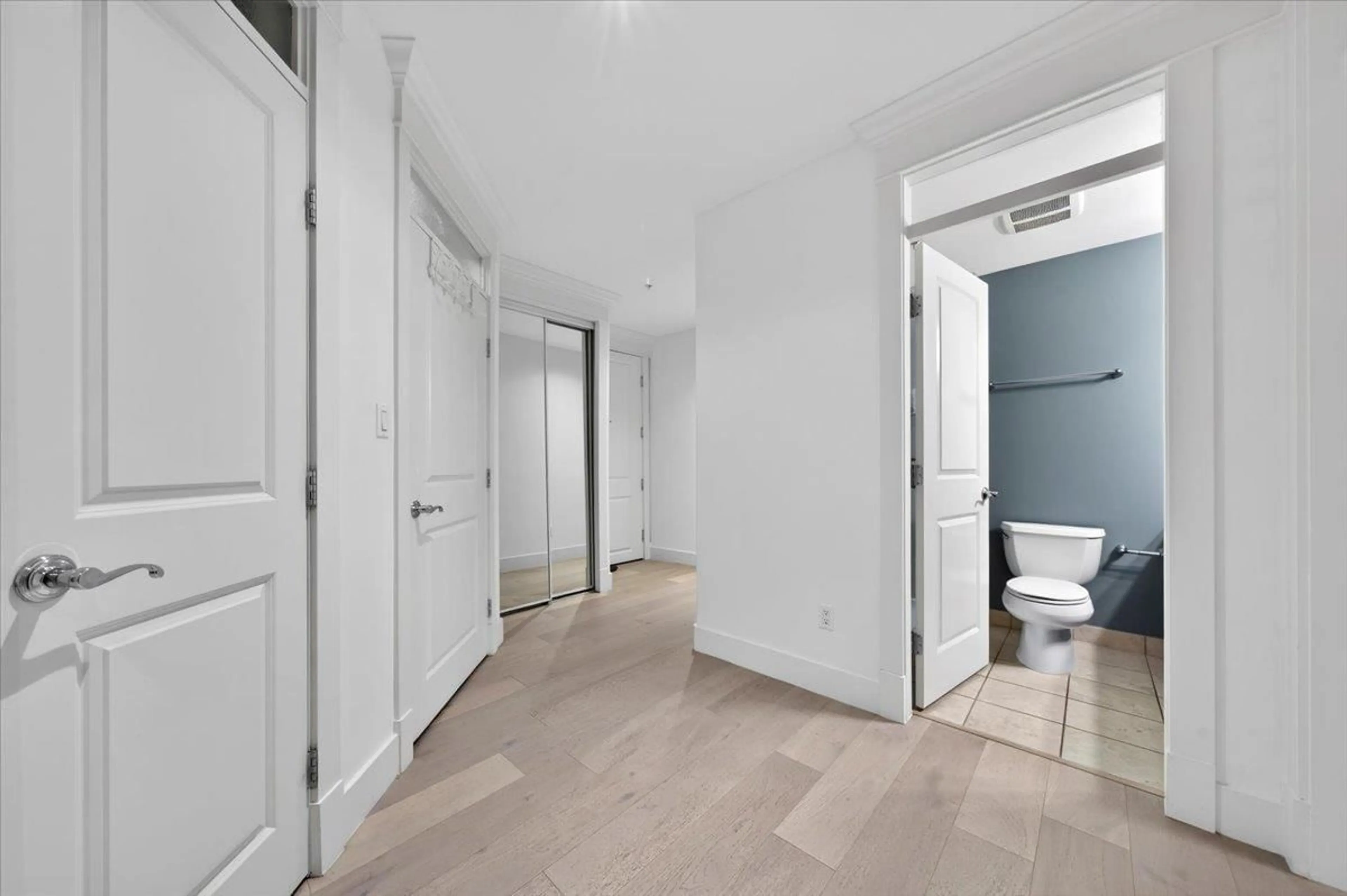 A pic of a room for 102 - 15164 PROSPECT AVENUE, White Rock British Columbia V4B2B9