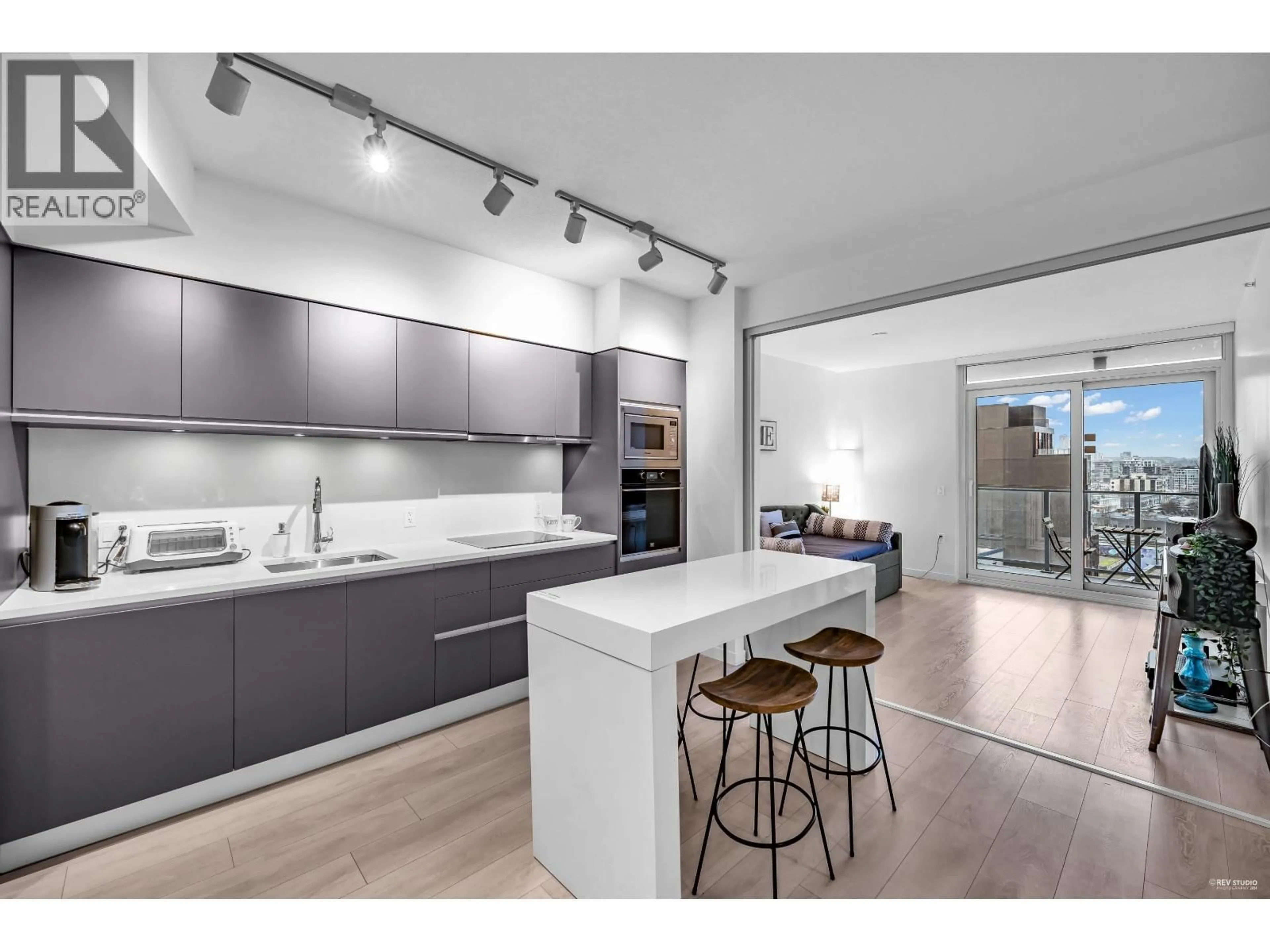 Open concept kitchen, unknown for 1021 - 180 2ND AVENUE, Vancouver British Columbia V5T0K4