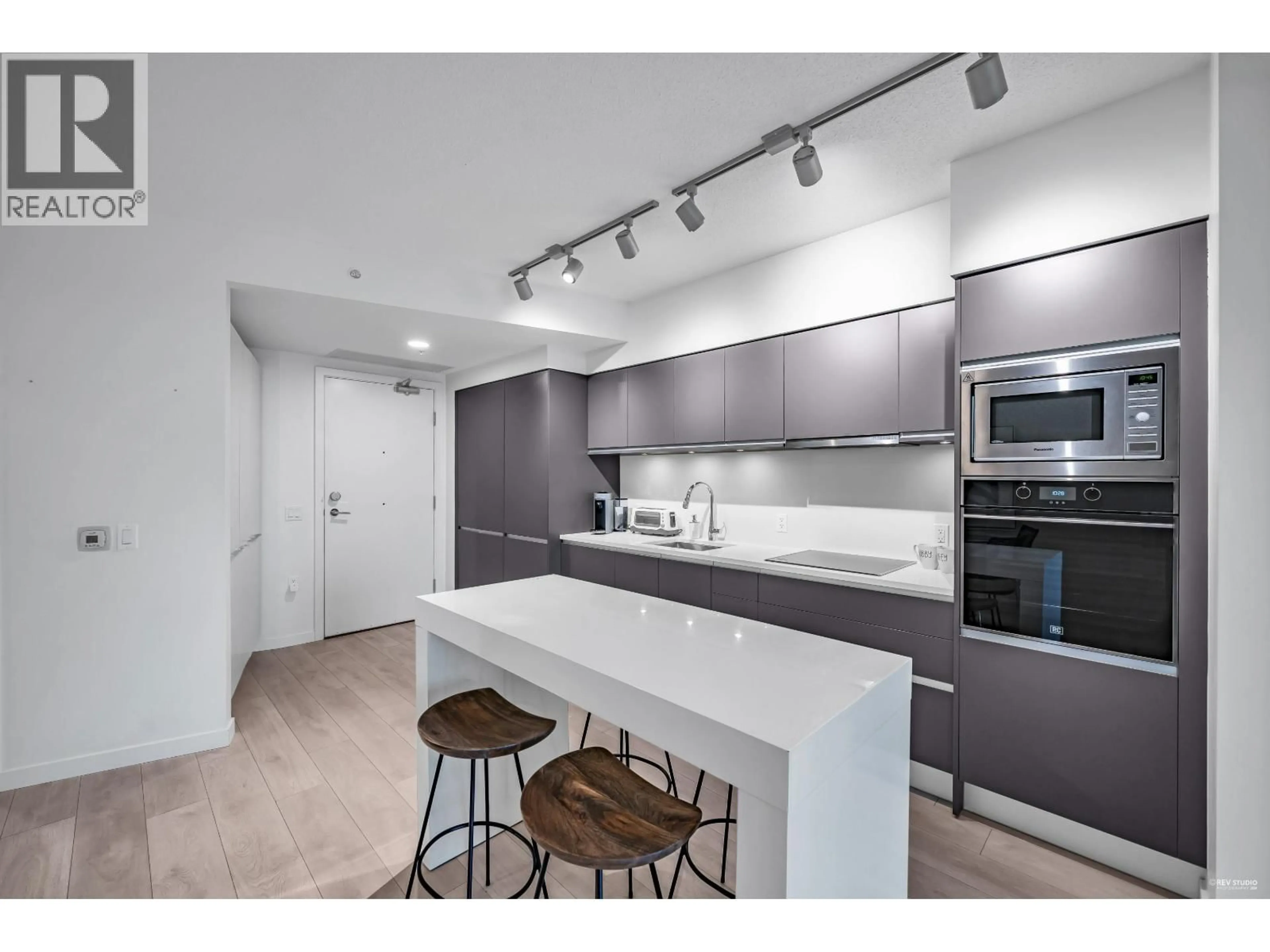 Open concept kitchen, unknown for 1021 - 180 2ND AVENUE, Vancouver British Columbia V5T0K4