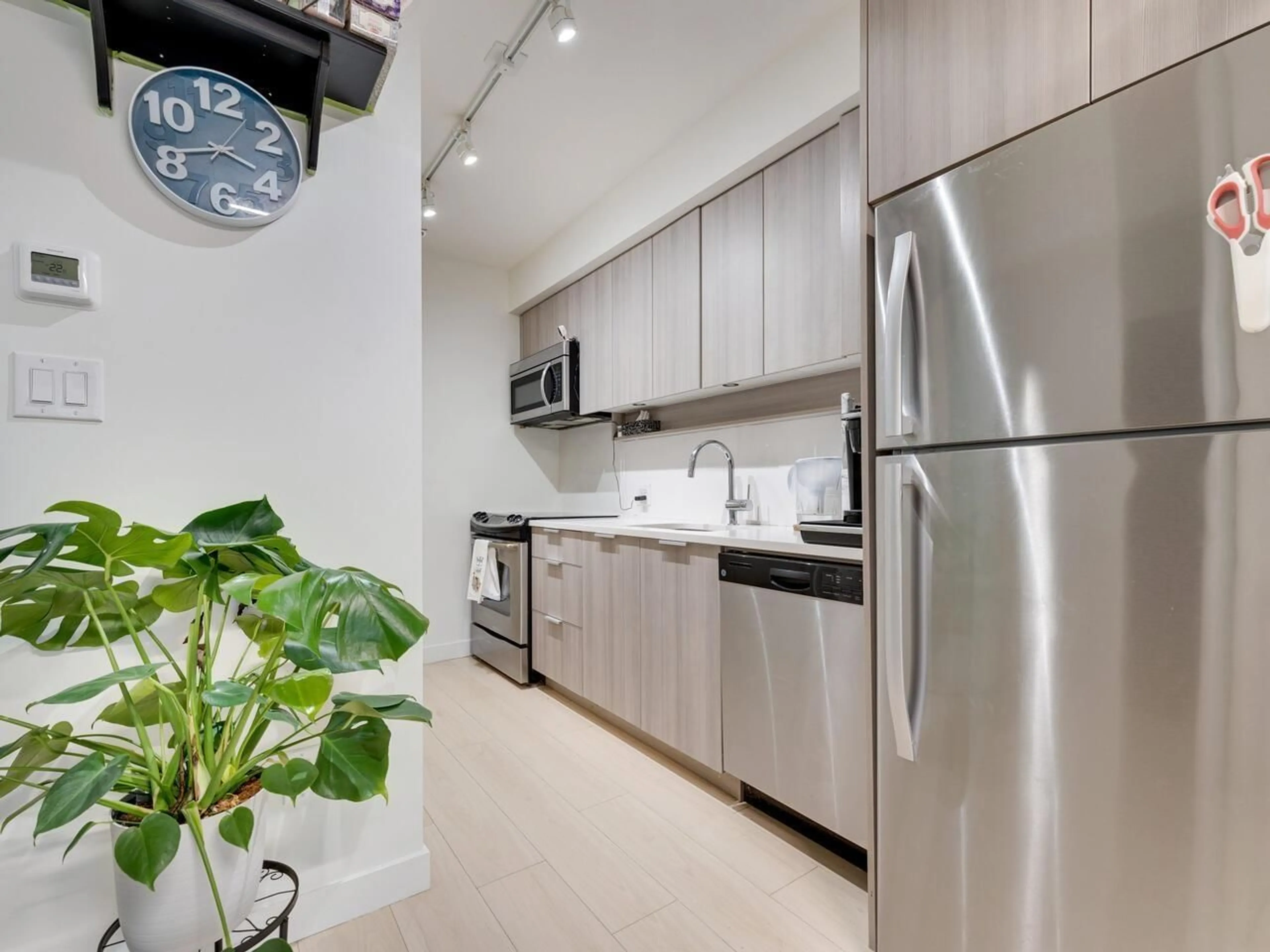 Unknown for 2311 - 13308 CENTRAL AVENUE, Surrey British Columbia V3T0M4