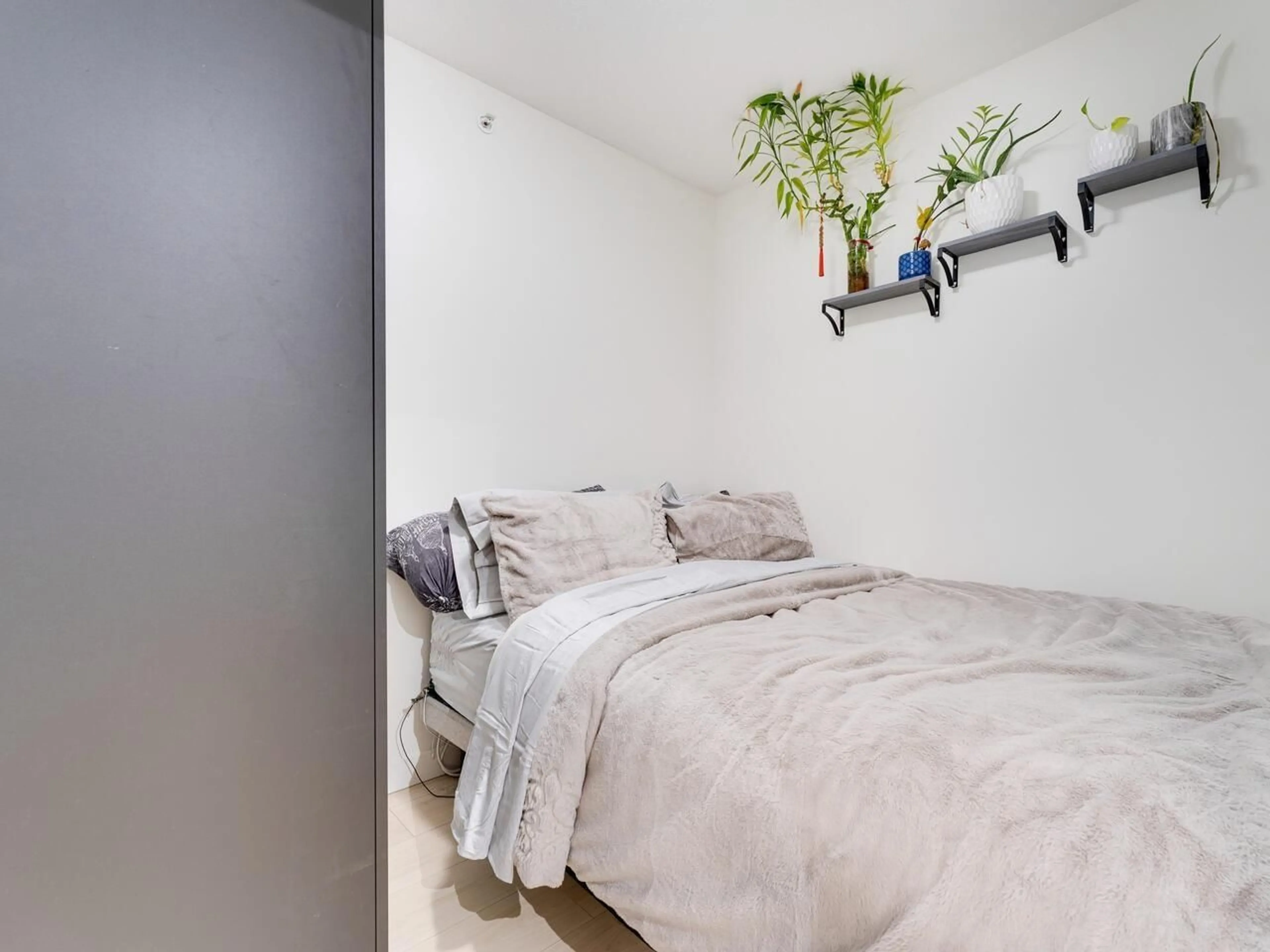 Bedroom with bed, unknown for 2311 - 13308 CENTRAL AVENUE, Surrey British Columbia V3T0M4