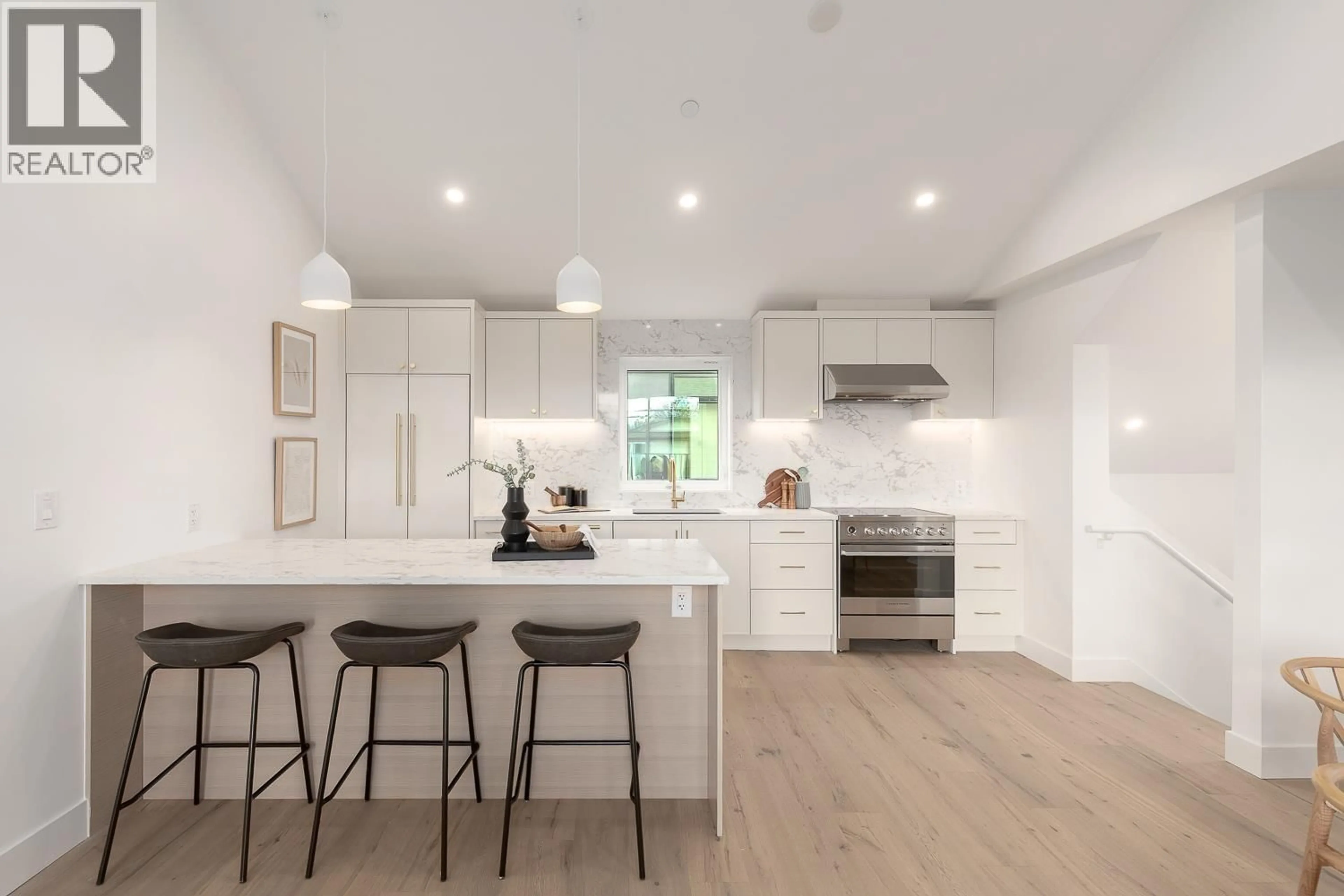 Open concept kitchen, wood/laminate floor for 464 17TH AVENUE, Vancouver British Columbia V5V1B1