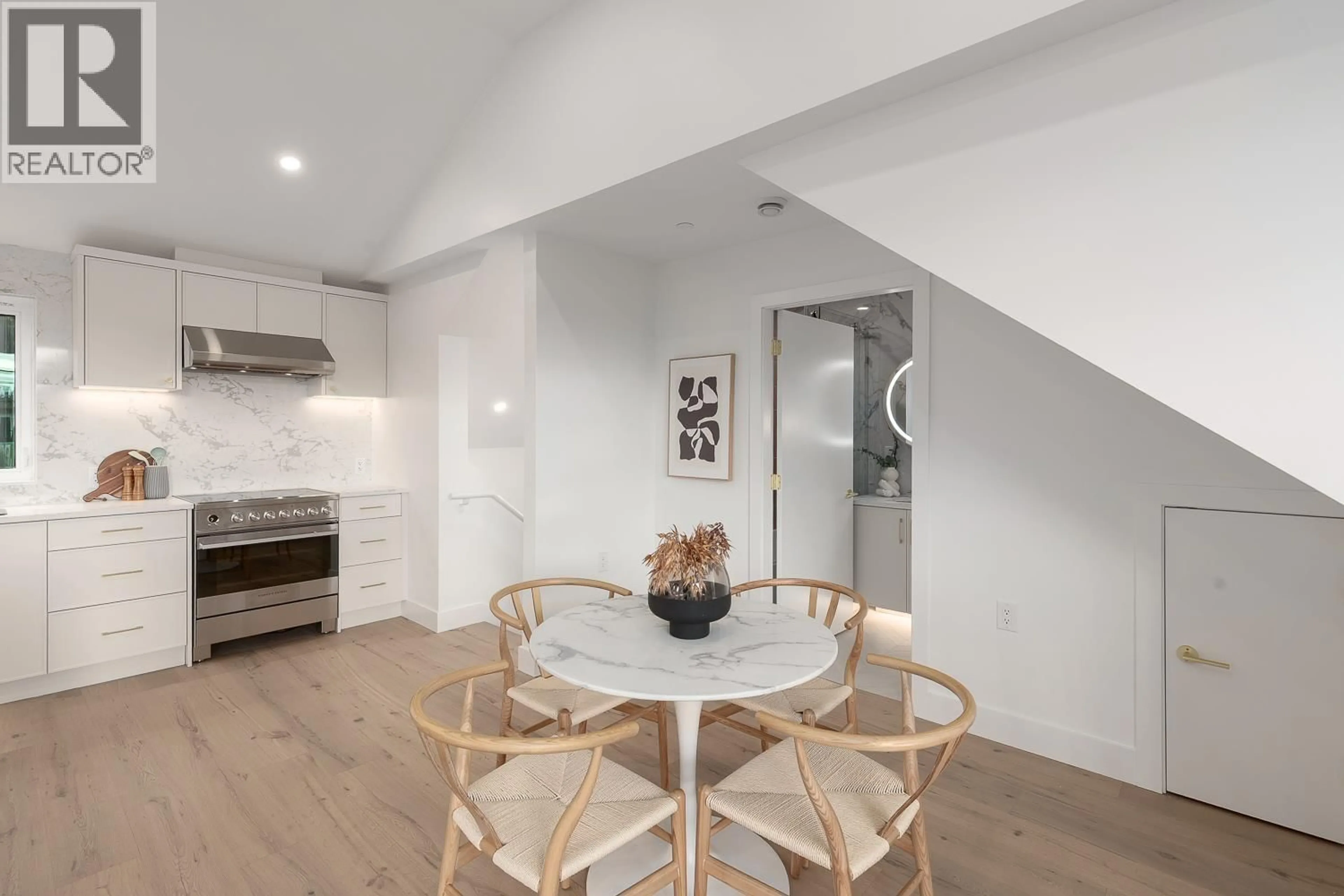 A pic of a room for 464 17TH AVENUE, Vancouver British Columbia V5V1B1