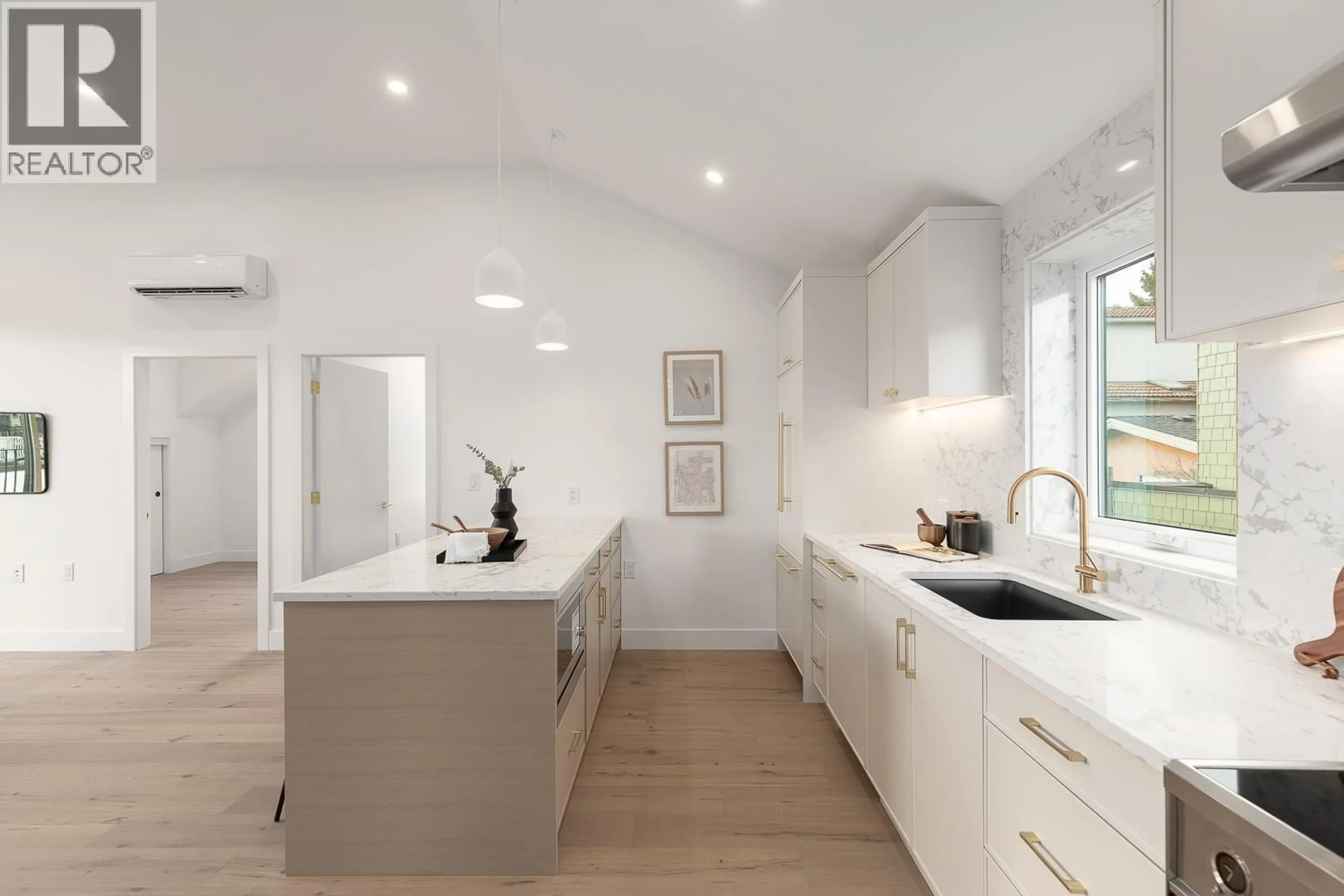 Contemporary kitchen, unknown for 464 17TH AVENUE, Vancouver British Columbia V5V1B1