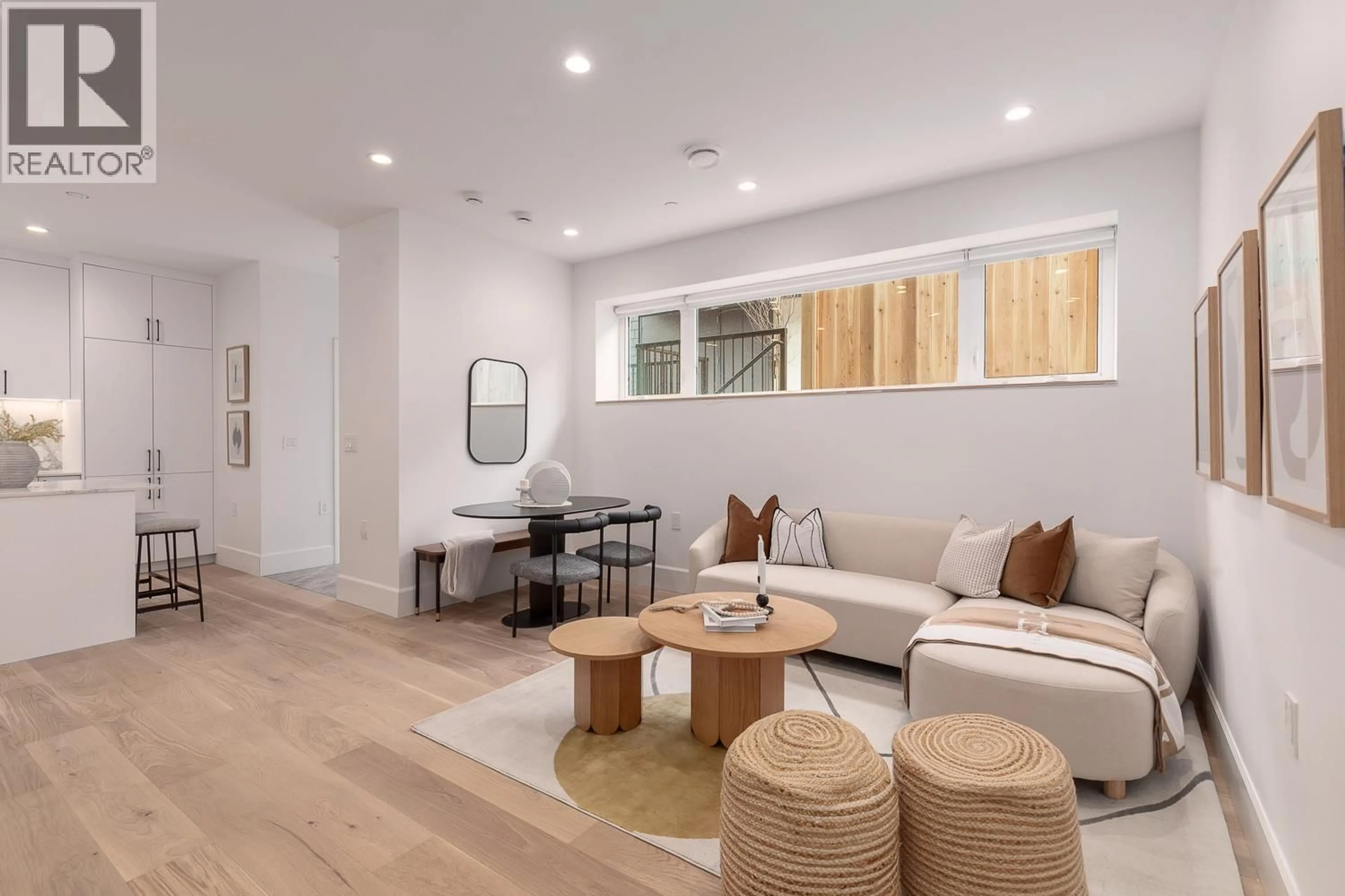 Living room with furniture, wood/laminate floor for 851 19TH AVENUE, Vancouver British Columbia V5V1K6