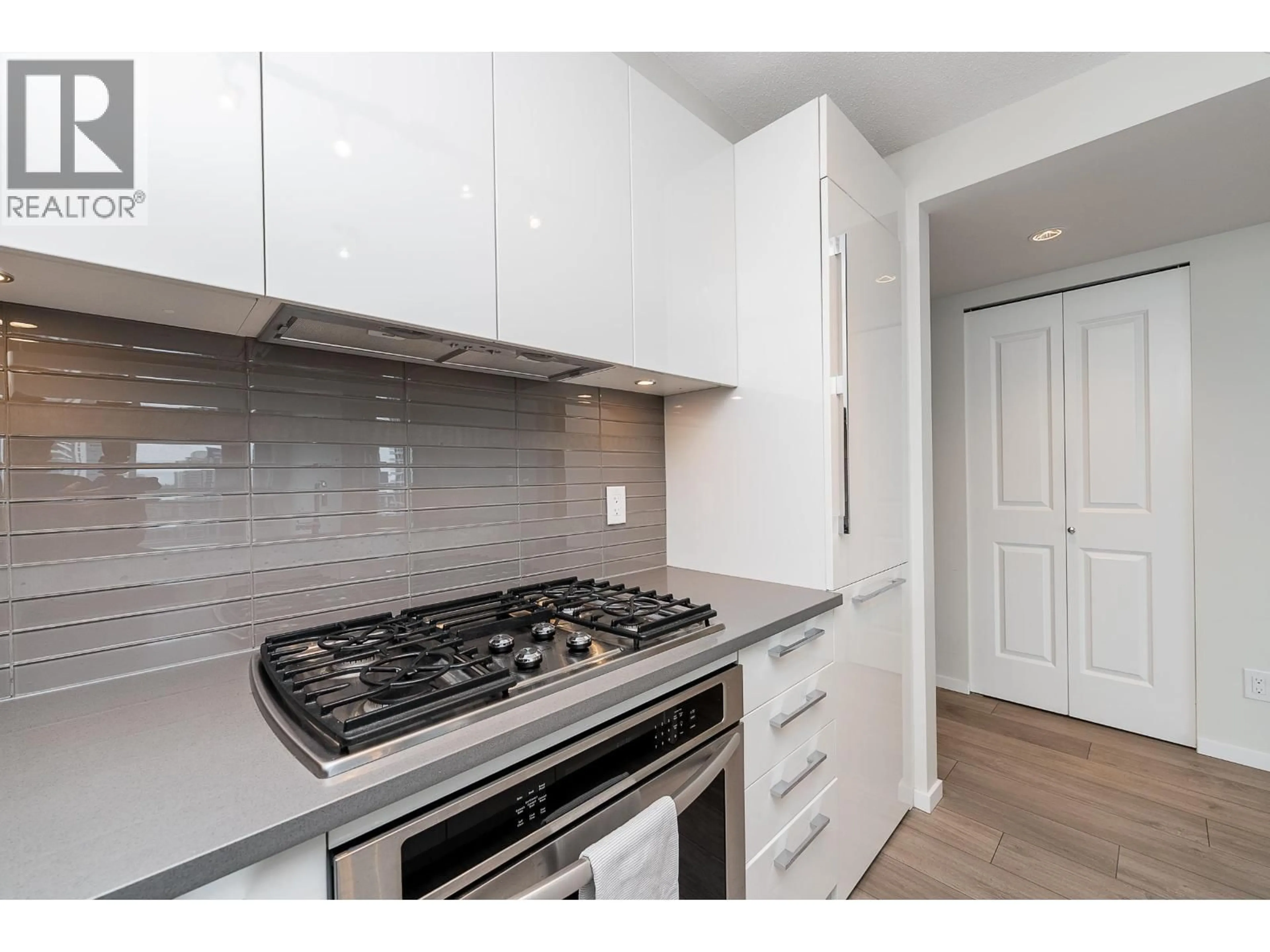 Standard kitchen, unknown for 2007 - 6658 DOW AVENUE, Burnaby British Columbia V5H0C7