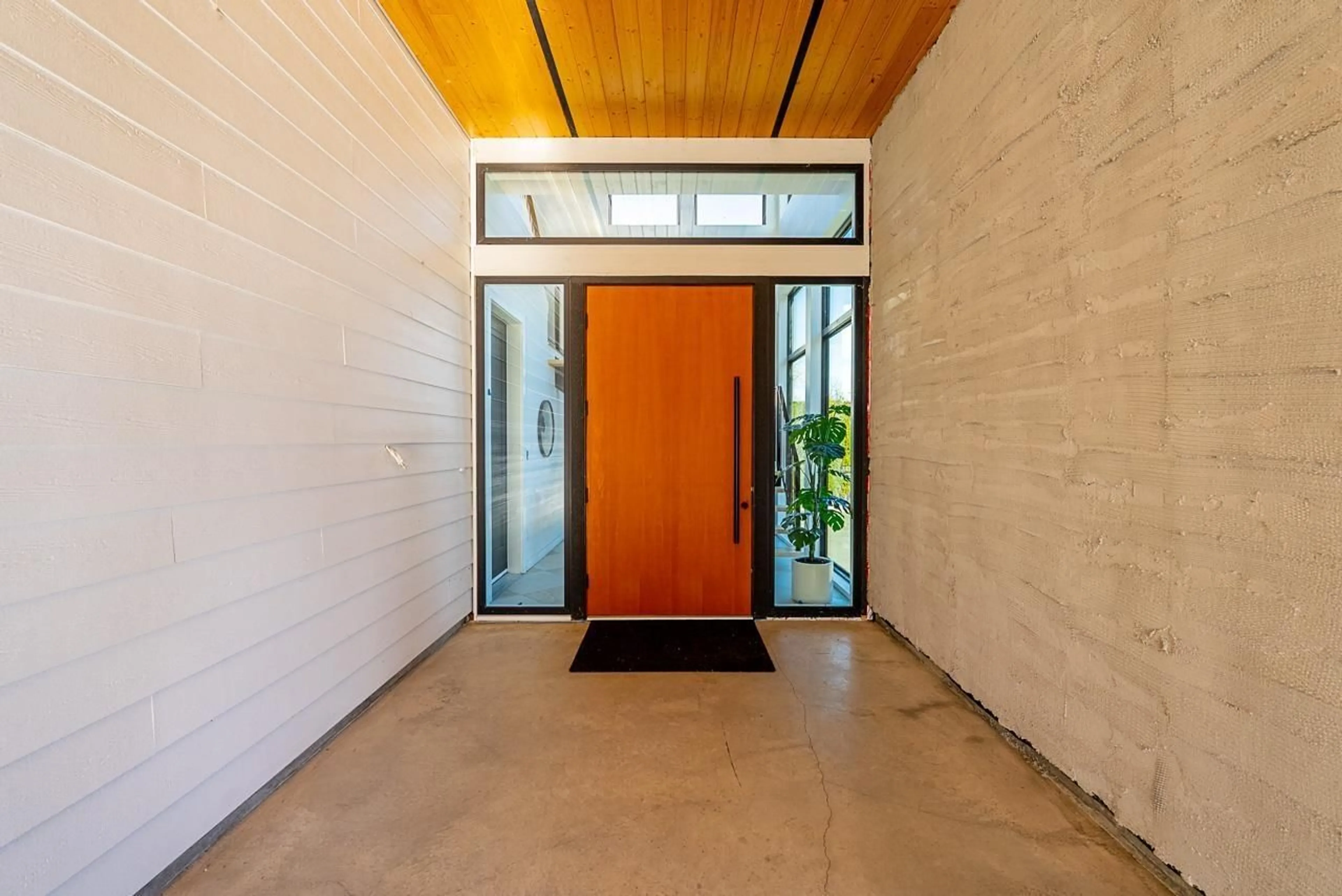Indoor entryway for 35727 SHOOK ROAD, Mission British Columbia V2V7L7