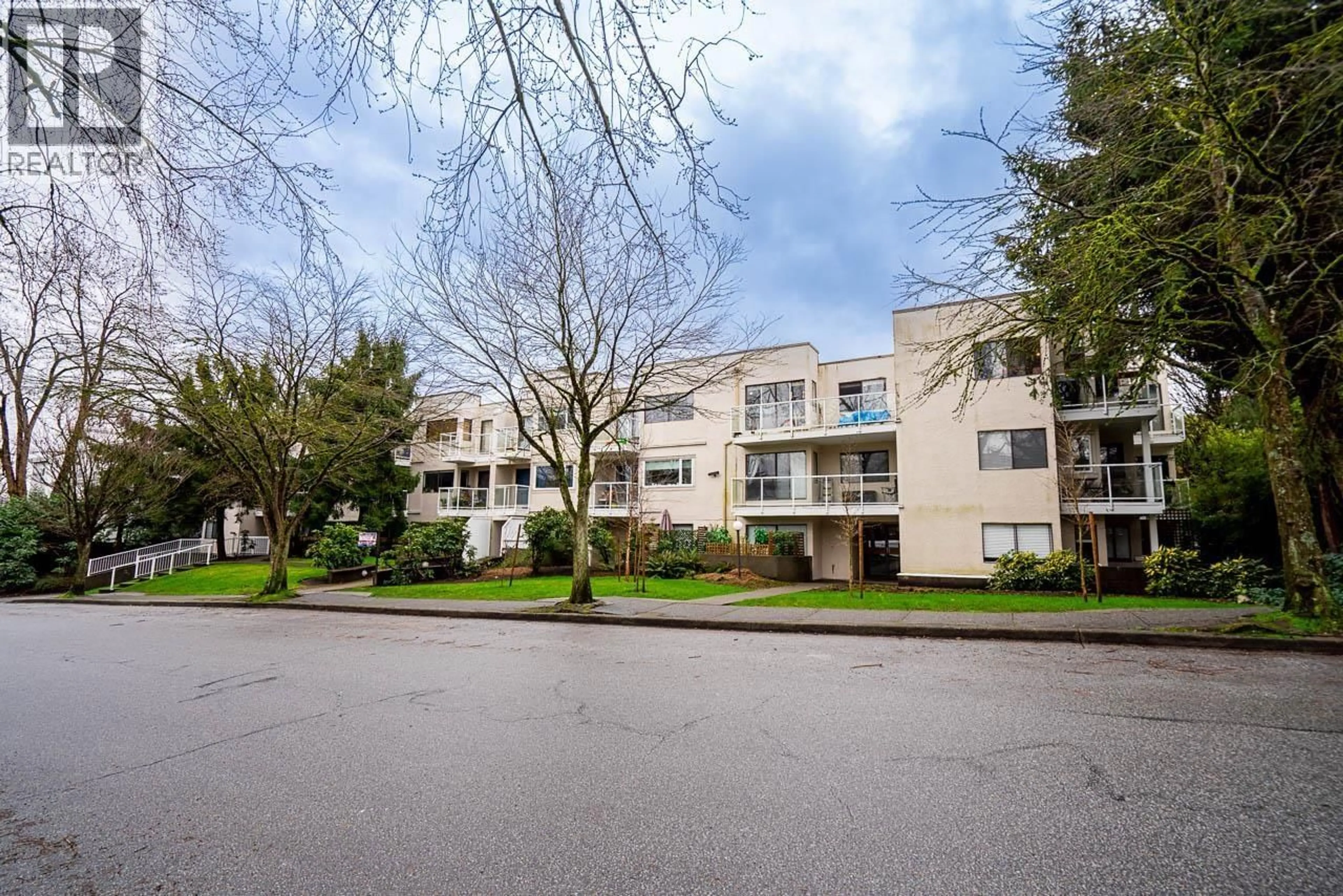 Patio, unknown for 318 - 830 7TH AVENUE, Vancouver British Columbia V5T4J2