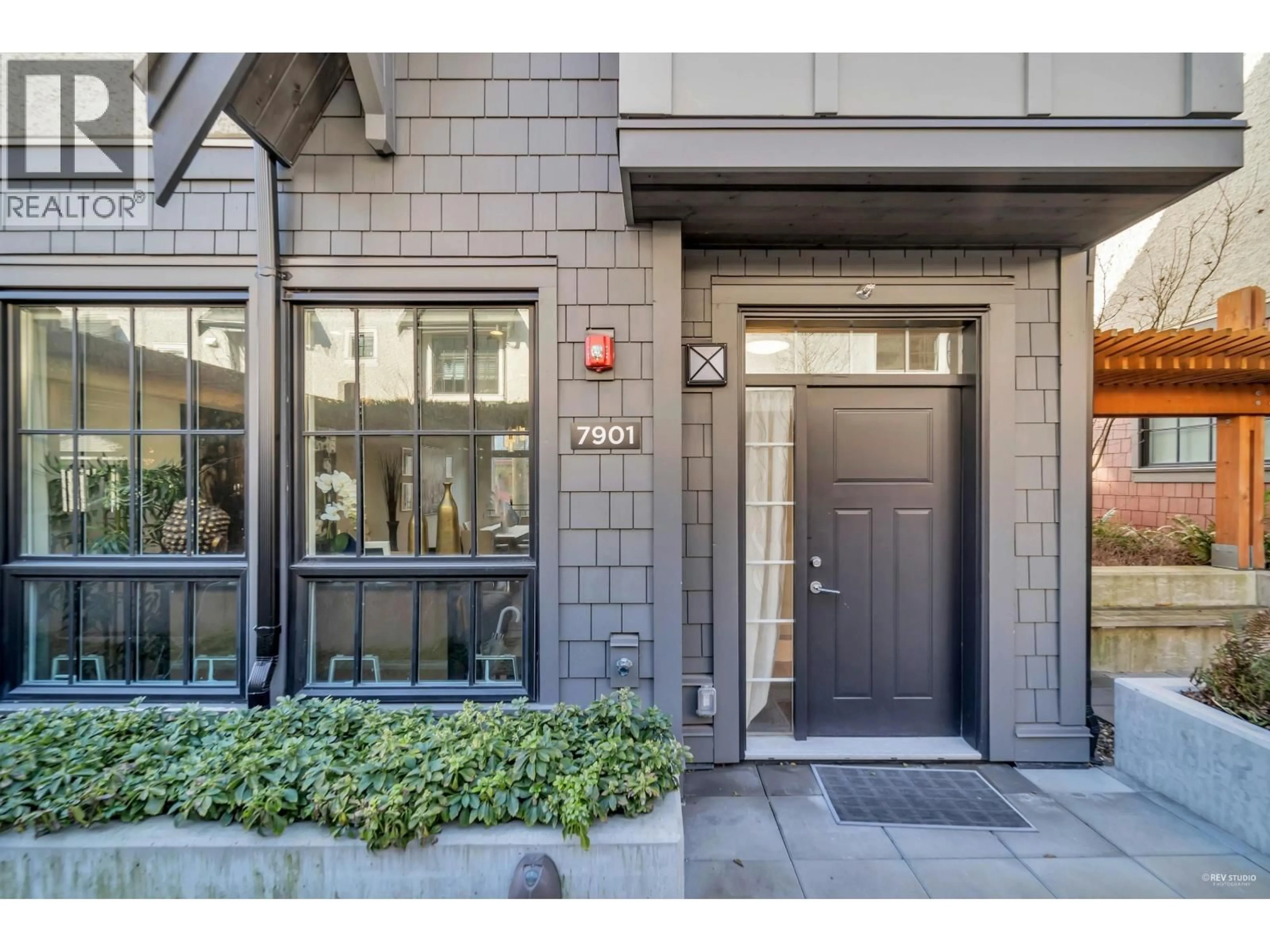 Indoor entryway for 7901 OAK STREET, Vancouver British Columbia V6P4A6