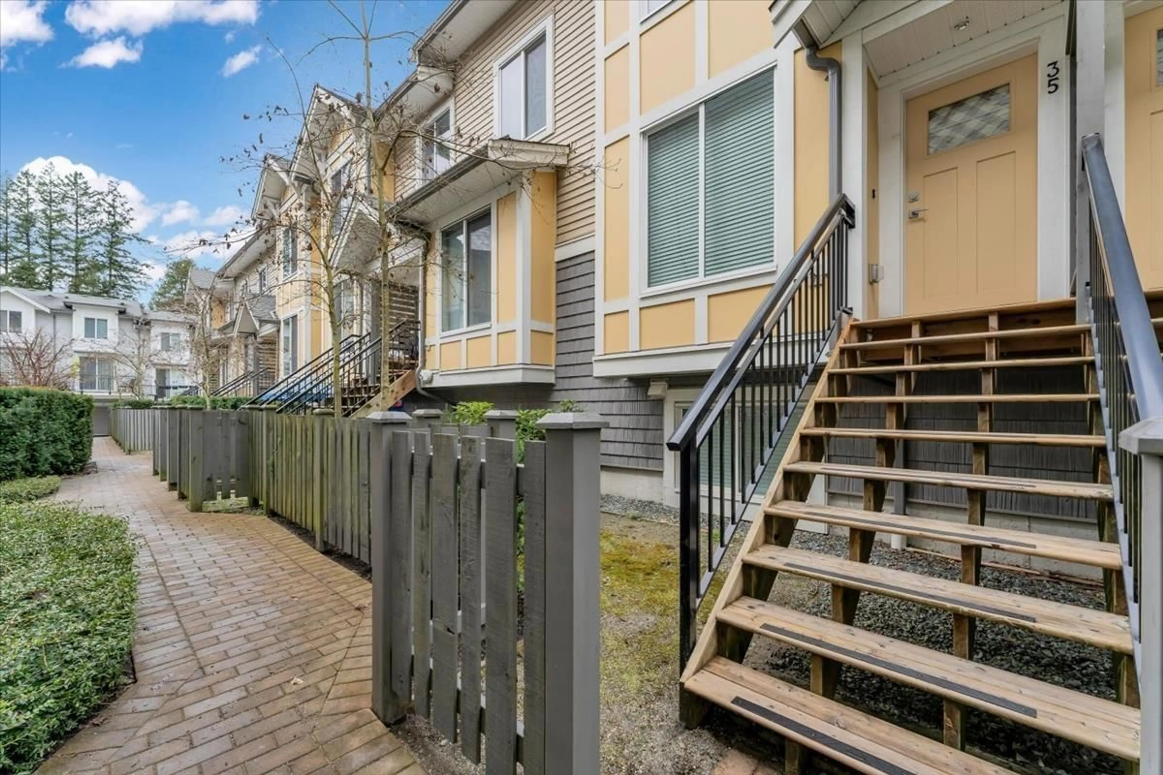 Patio, street for 35 - 9718 161A STREET, Surrey British Columbia V4N6S7