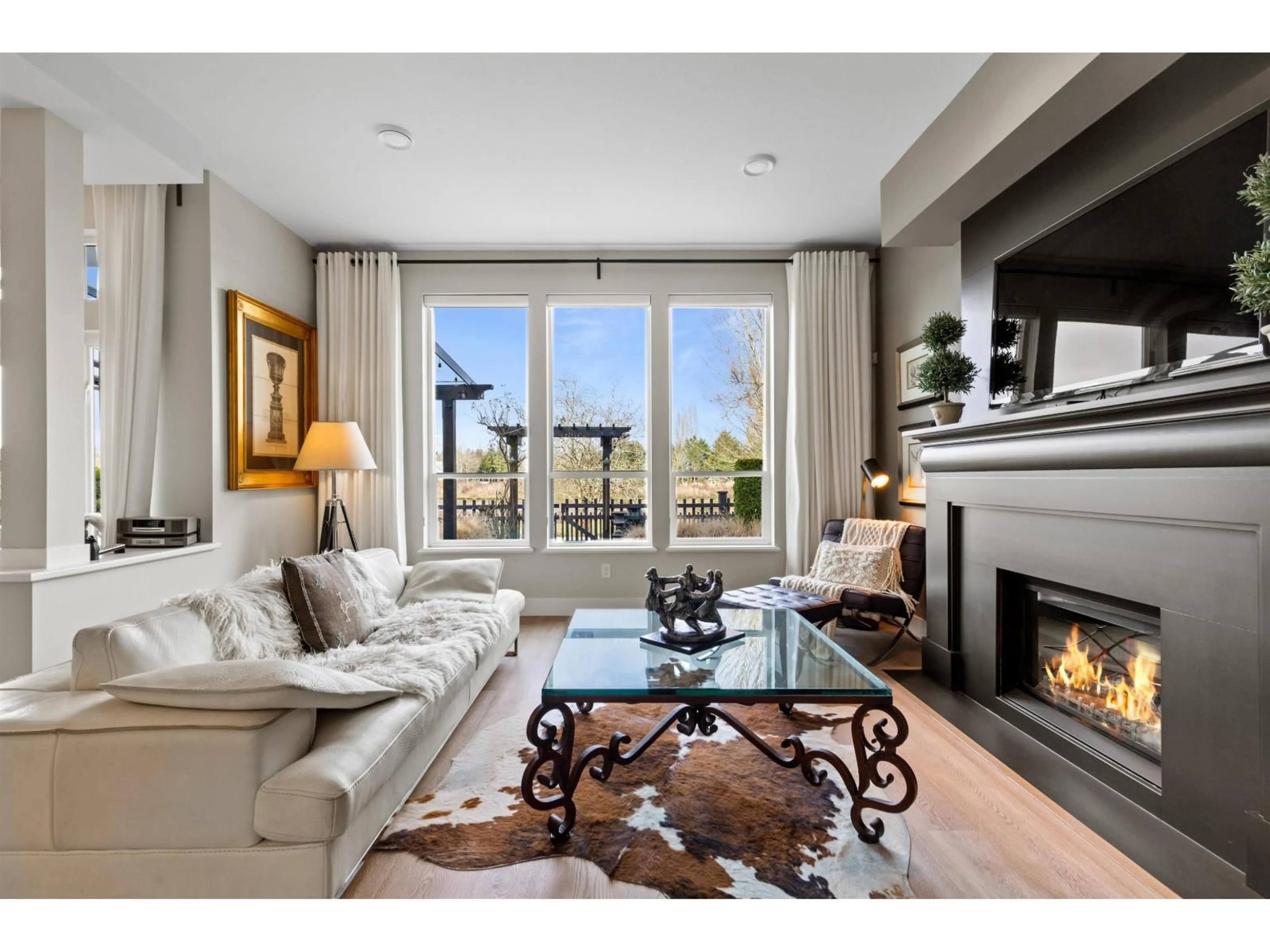 Living room with furniture, unknown for 14279 37 AVENUE, Surrey British Columbia V4P0C2