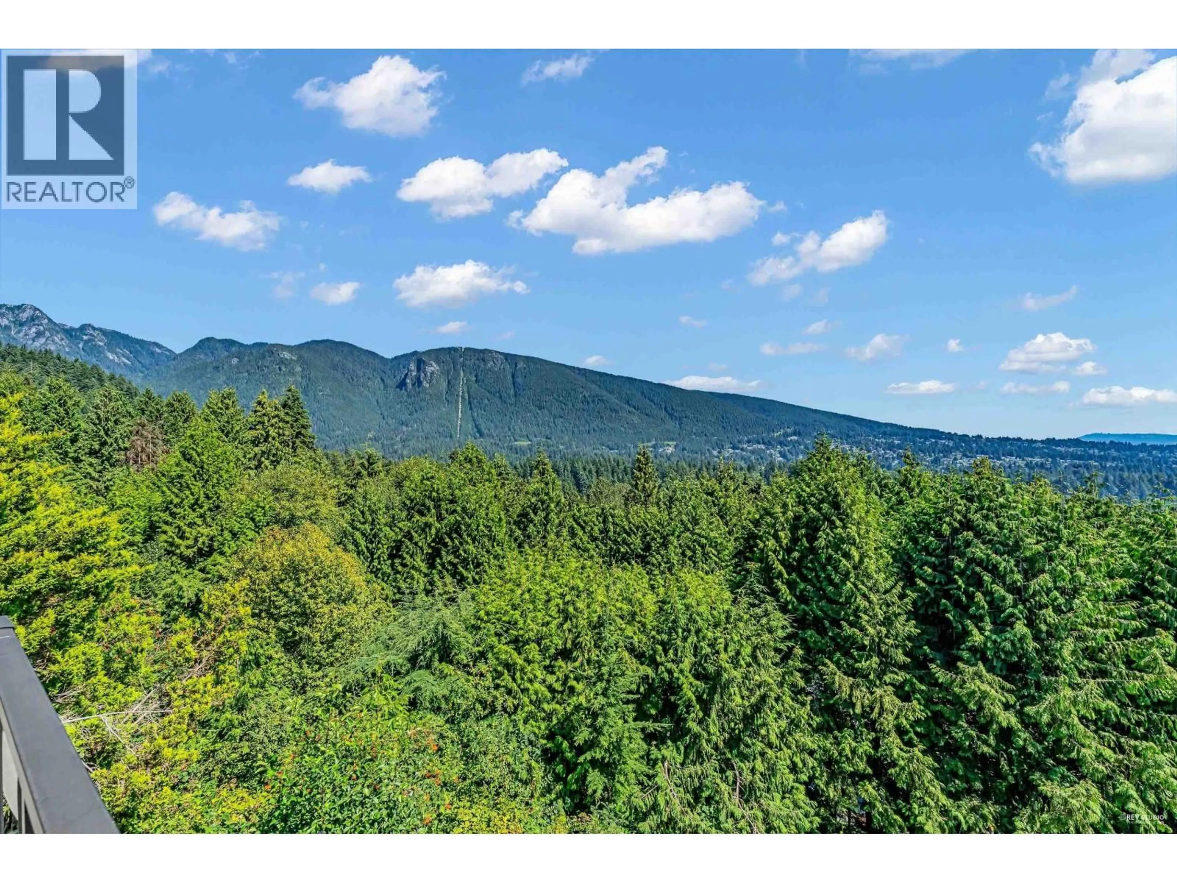 A pic from outside/outdoor area/front of a property/back of a property/a pic from drone, forest/trees view for 574 ST. ANDREWS PLACE, West Vancouver British Columbia V7S1V8