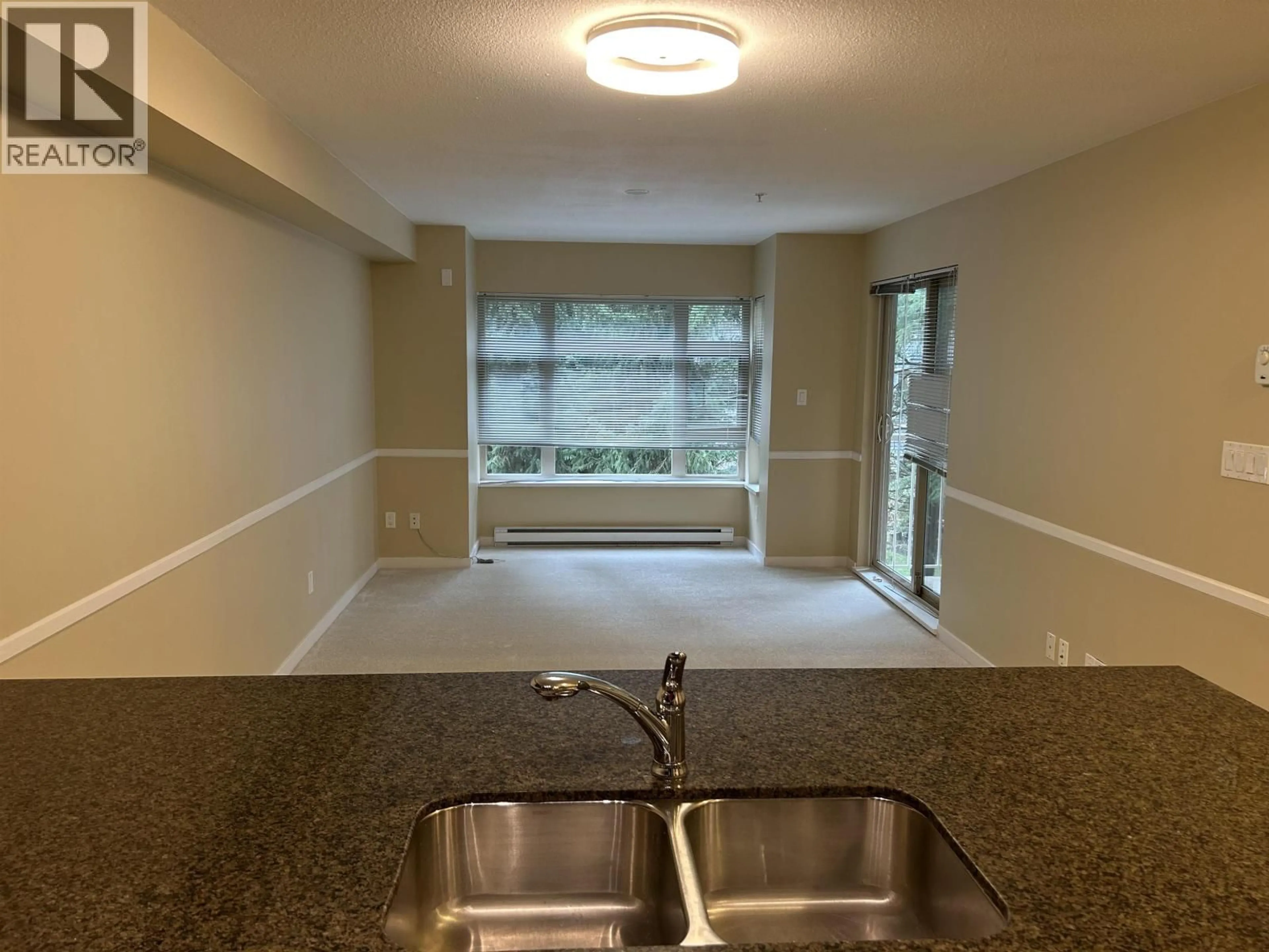 Unknown for 205 - 7337 MACPHERSON AVENUE, Burnaby British Columbia V5J0A9