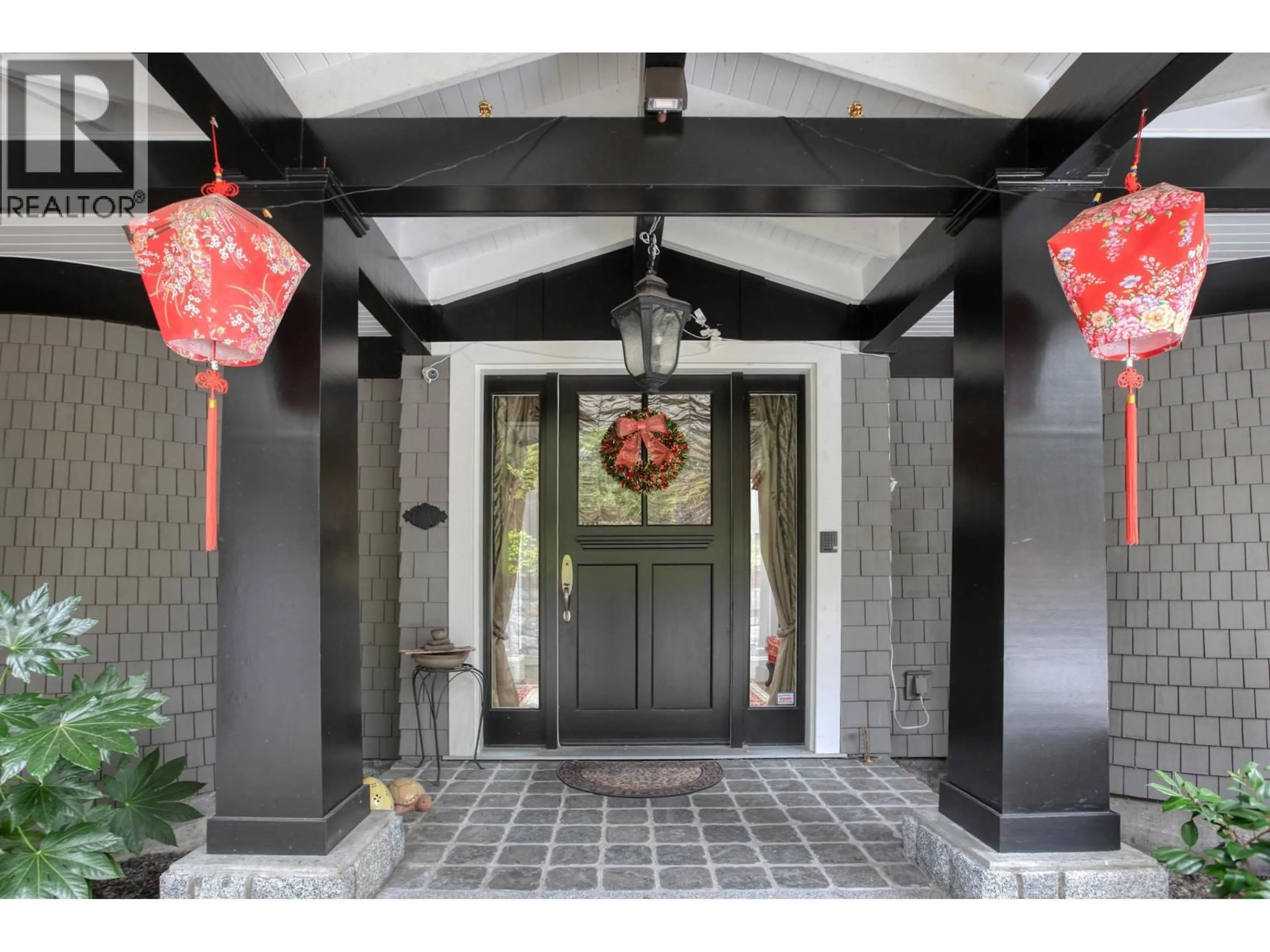 Indoor entryway for 2060 GISBY STREET, West Vancouver British Columbia V7V4N3