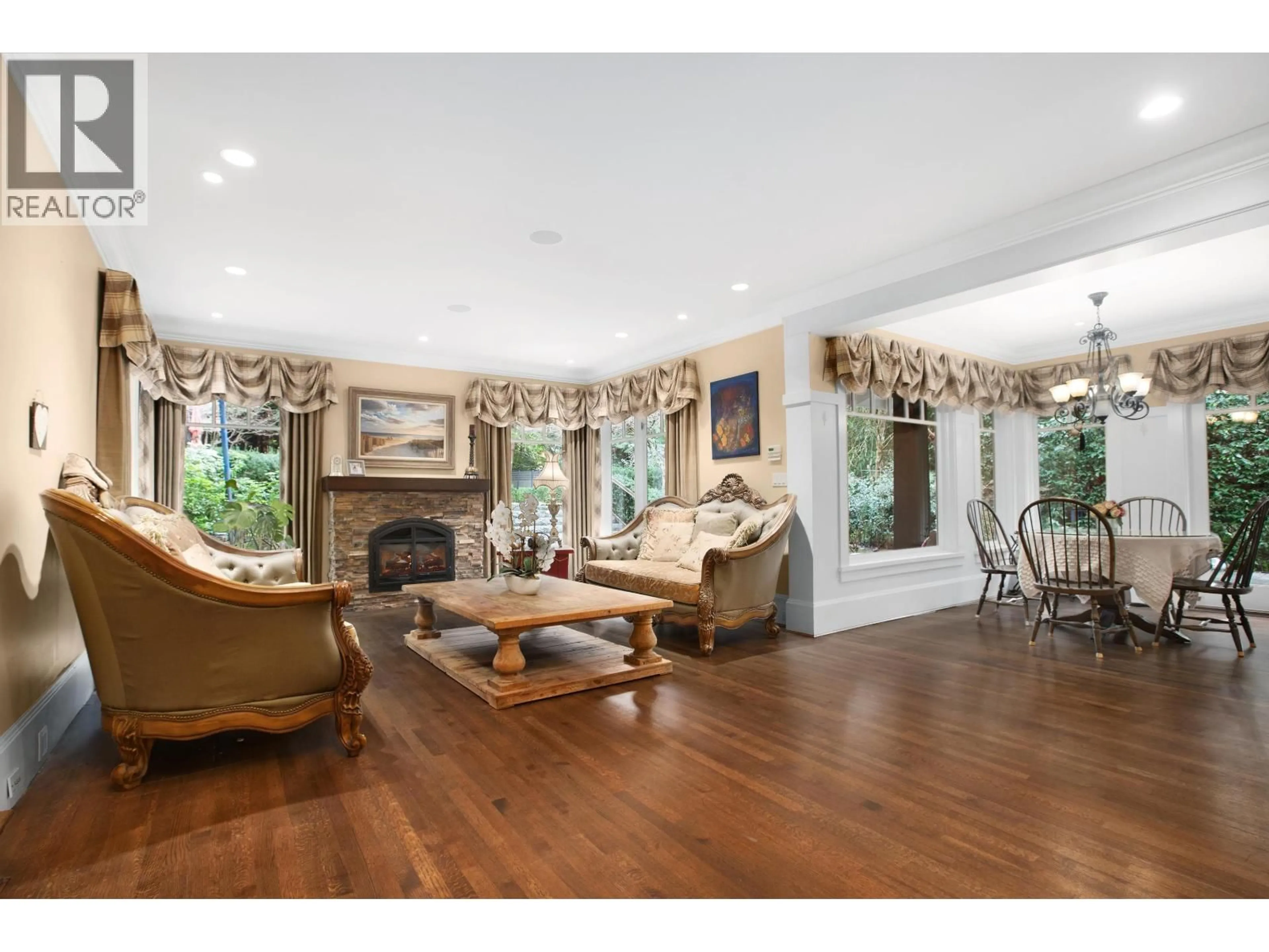 Living room with furniture, wood/laminate floor for 2060 GISBY STREET, West Vancouver British Columbia V7V4N3