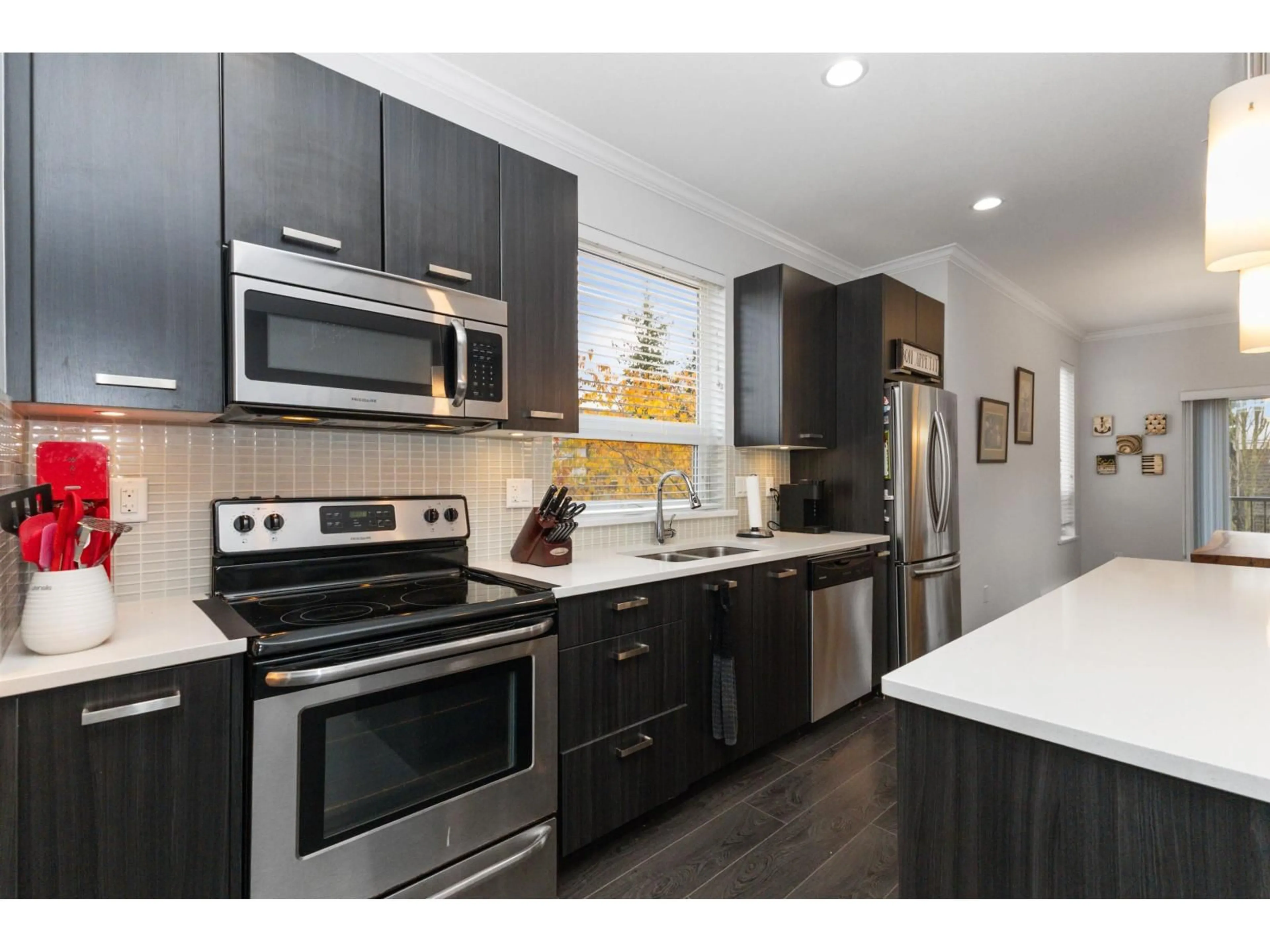 Open concept kitchen, unknown for 126 - 5888 144TH STREET, Surrey British Columbia V3X0G8