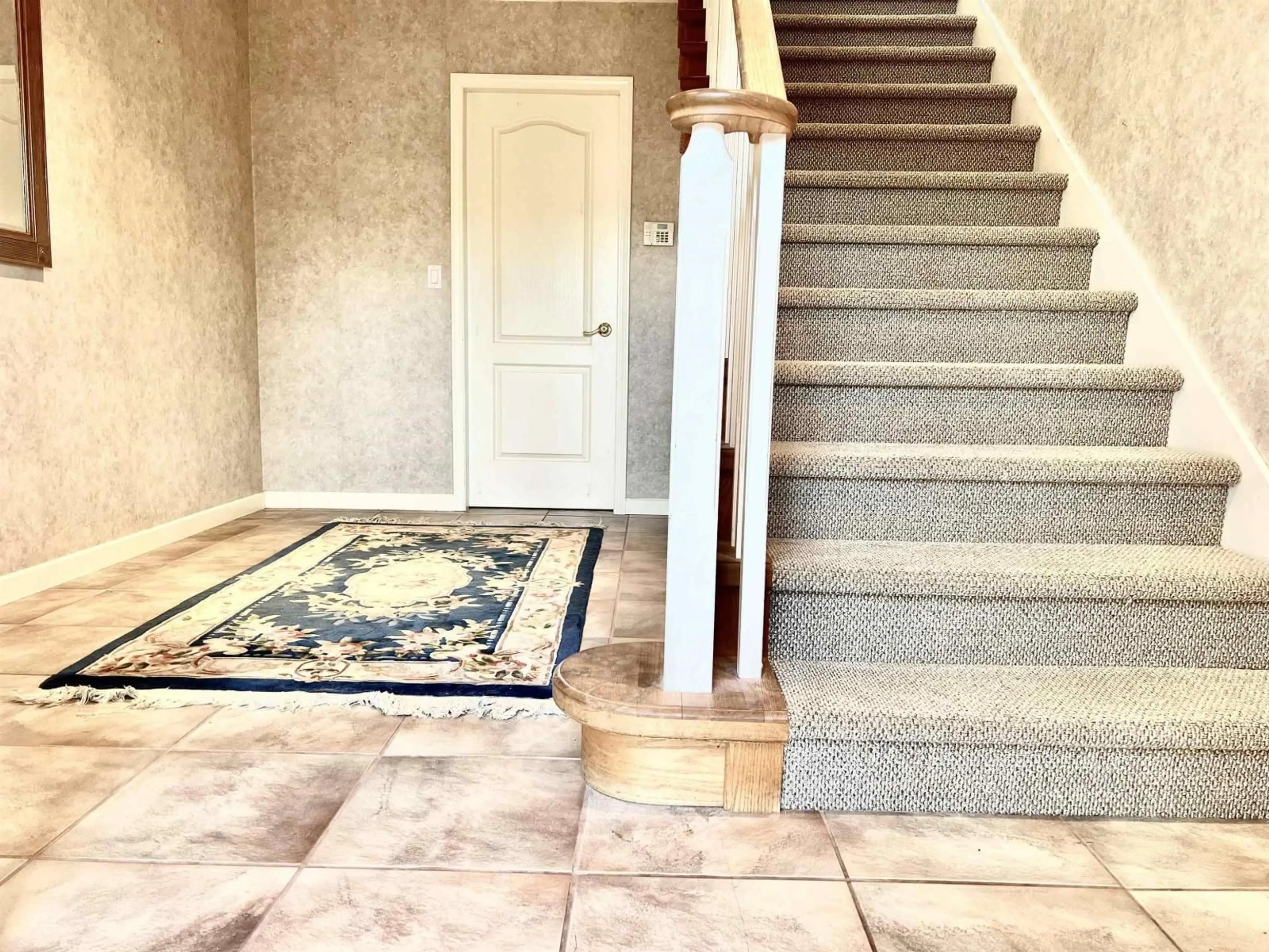 Indoor entryway for 16160 14B AVENUE, Surrey British Columbia V4A9R3