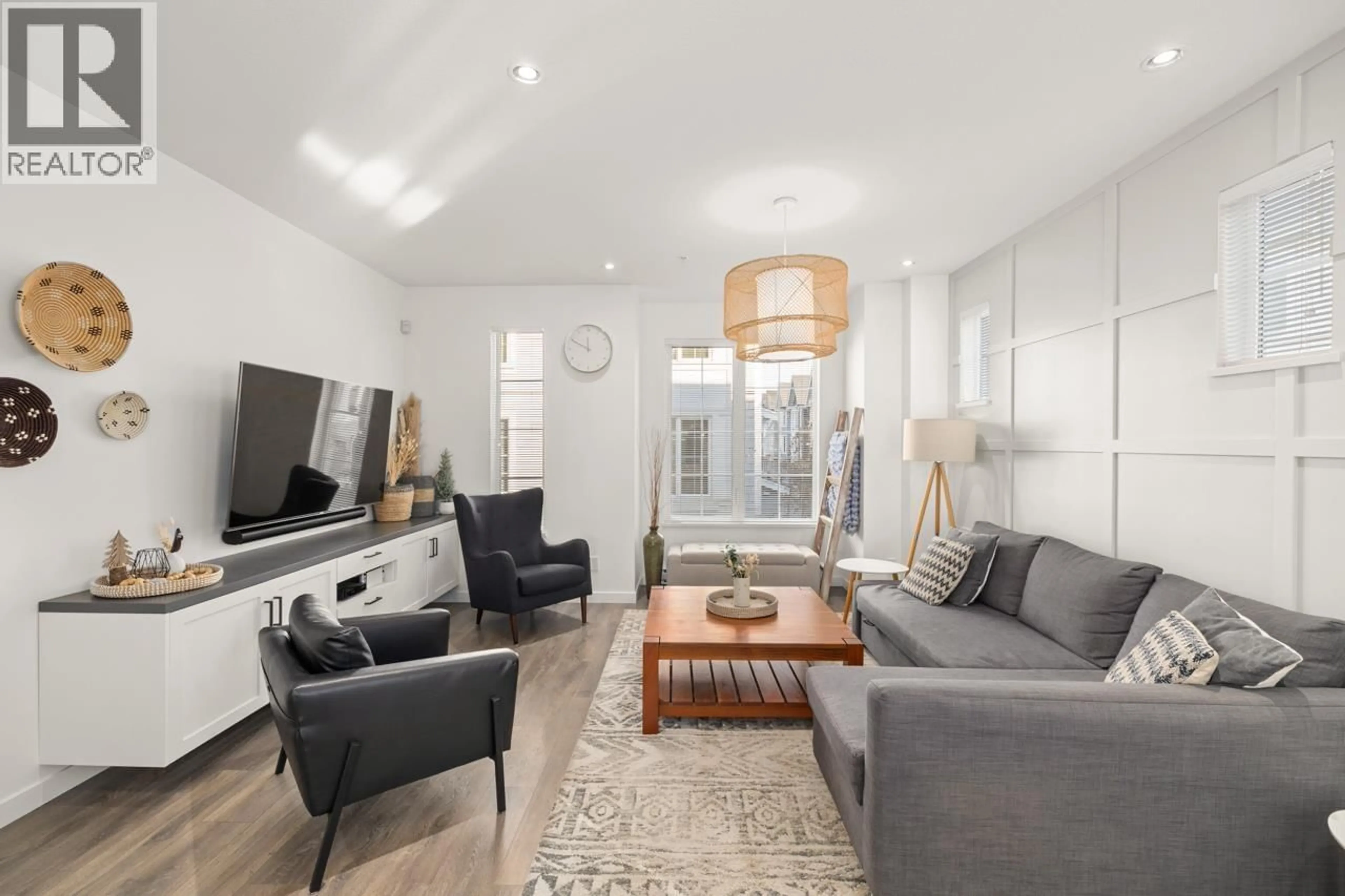 Living room with furniture, unknown for 40 - 2560 PITT RIVER ROAD, Coquitlam British Columbia V3C0G6