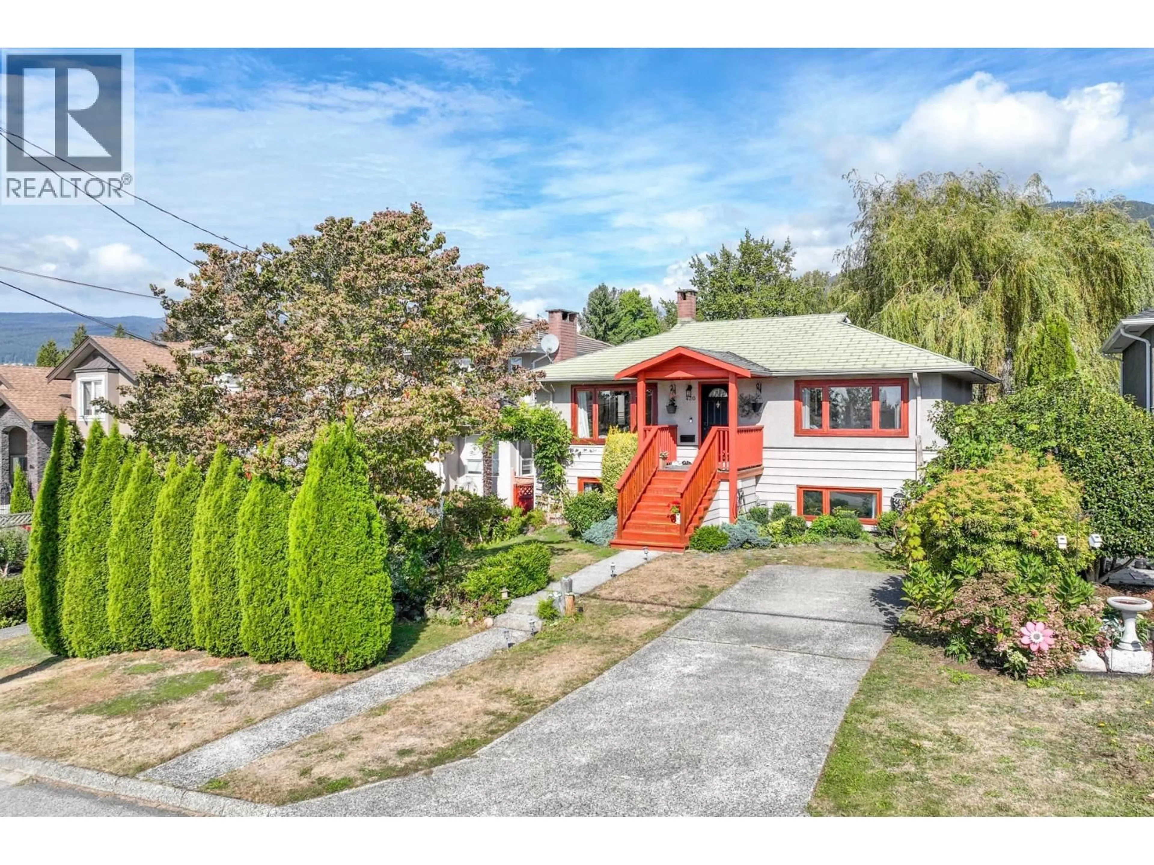 A pic from outside/outdoor area/front of a property/back of a property/a pic from drone, street for 430 KINGS ROAD, North Vancouver British Columbia V7N2M3