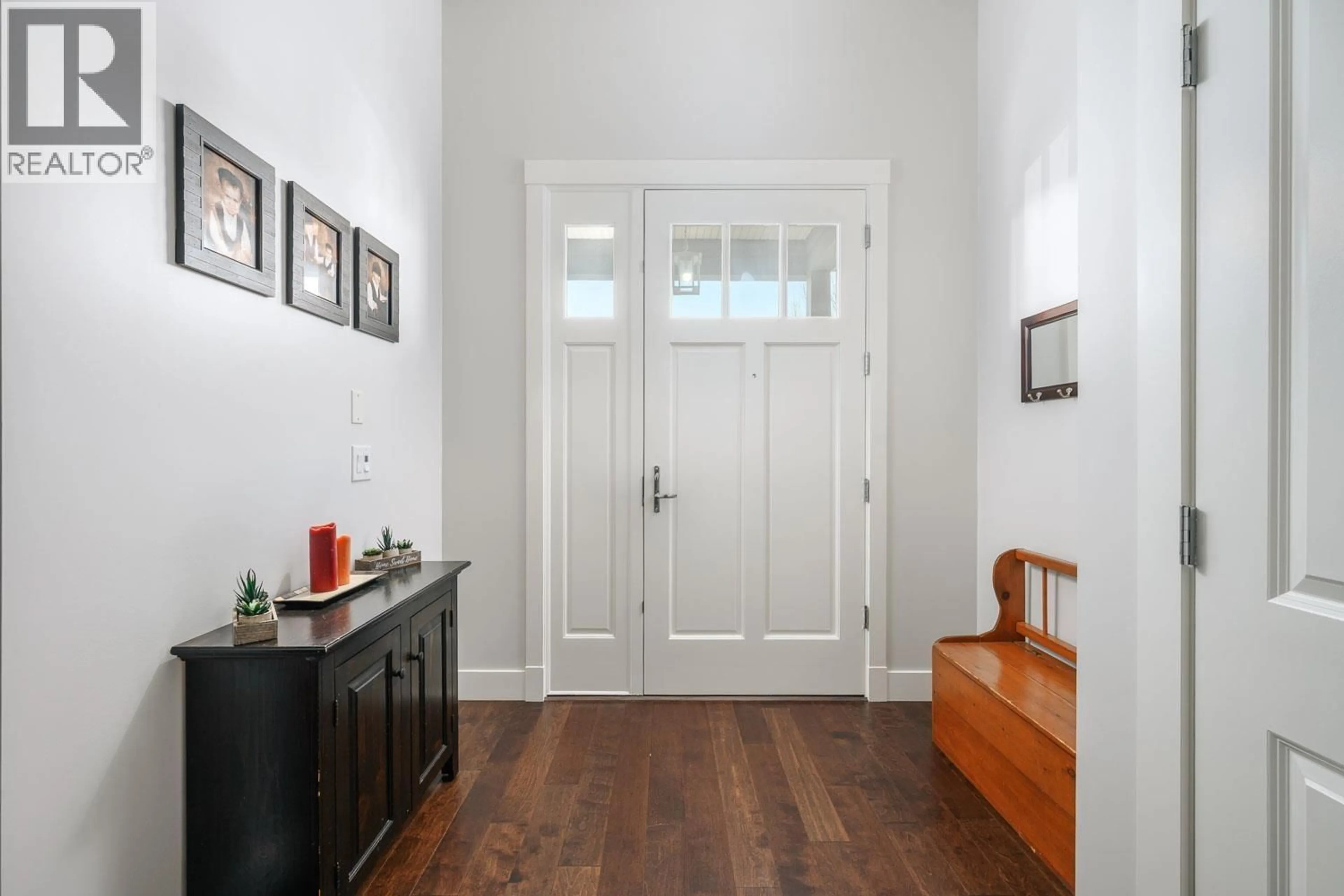 Indoor entryway for 11028 HARRIS DRIVE, Maple Ridge British Columbia V2W1Z8