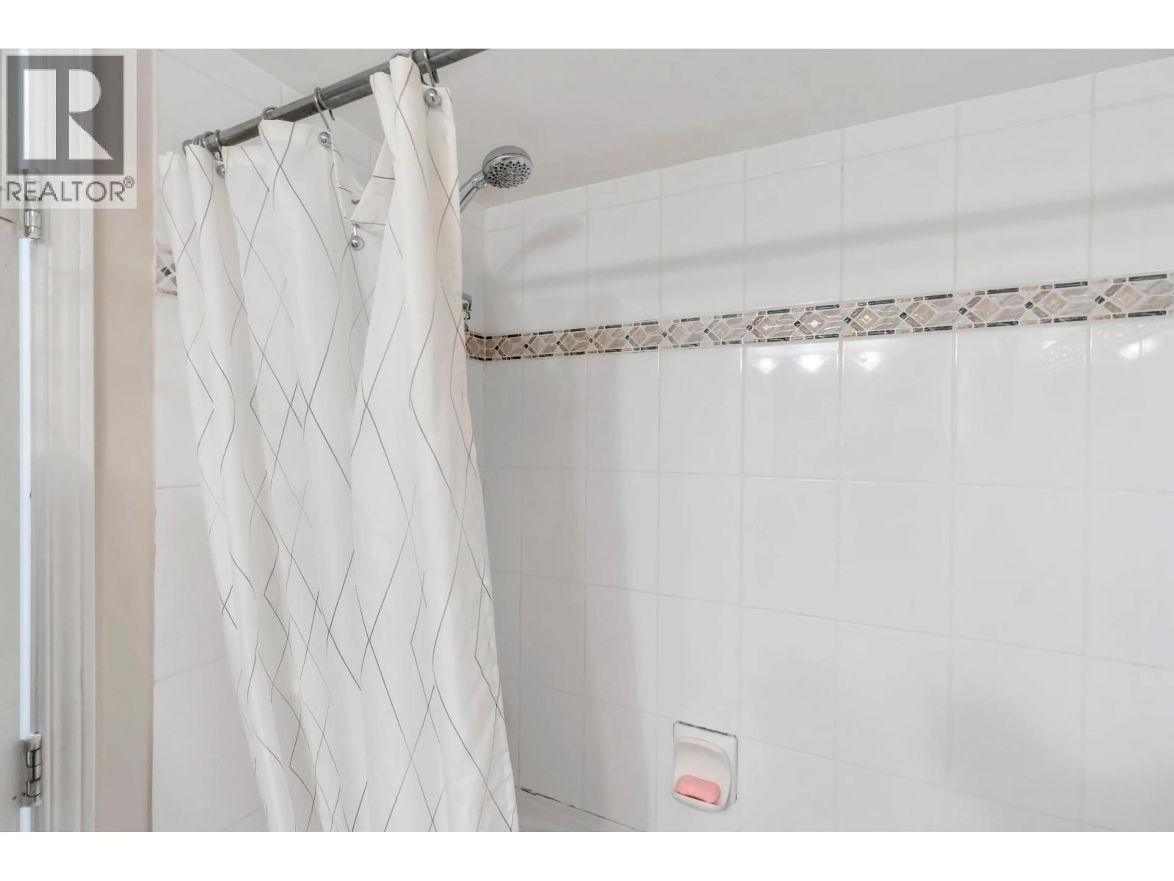 Standard bathroom, ceramic/tile floor for 502 - 928 RICHARDS STREET, Vancouver British Columbia V6B6P6