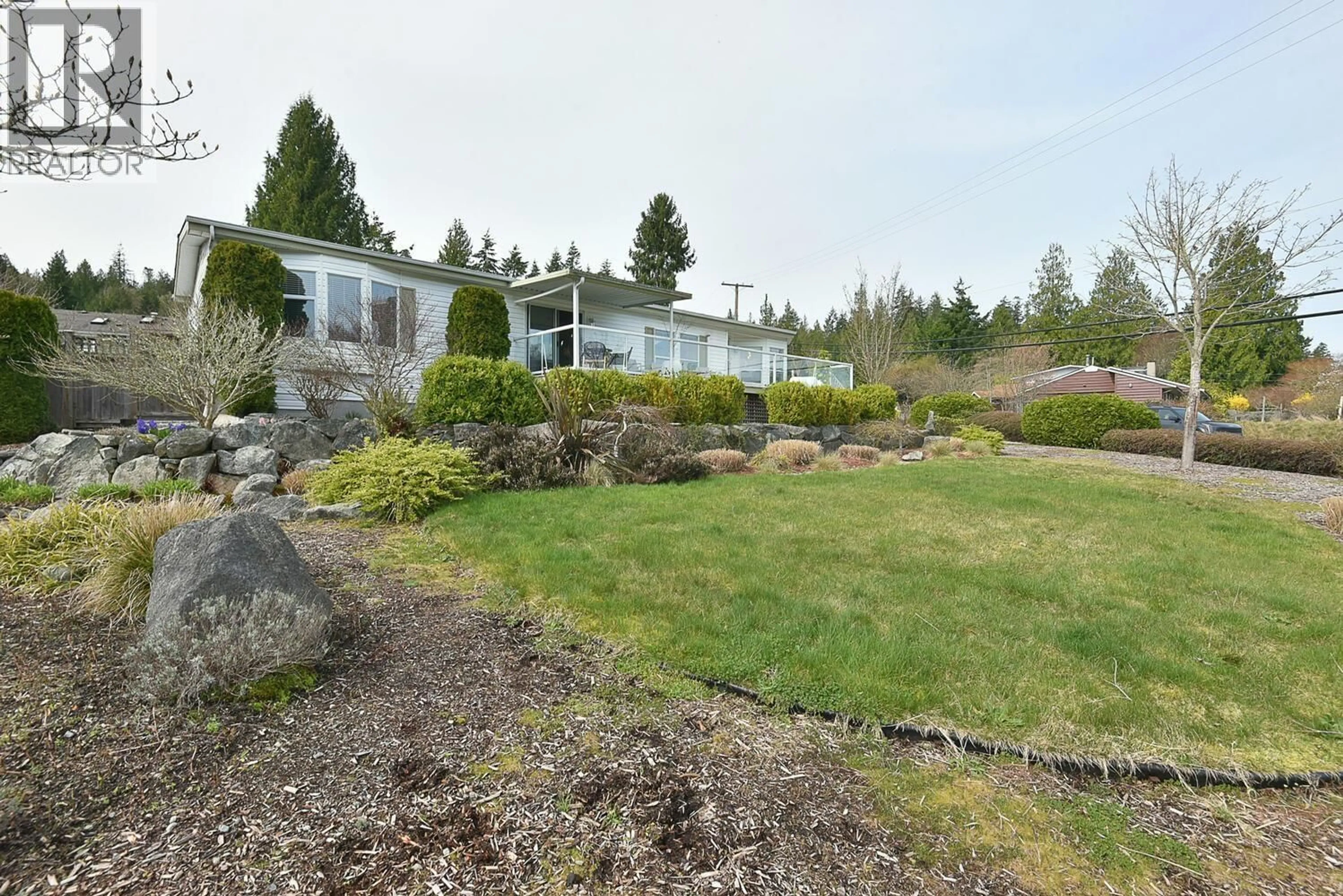 A pic from outside/outdoor area/front of a property/back of a property/a pic from drone, mountain view for 5987 HARBOUR WAY, Sechelt British Columbia V7Z0L6