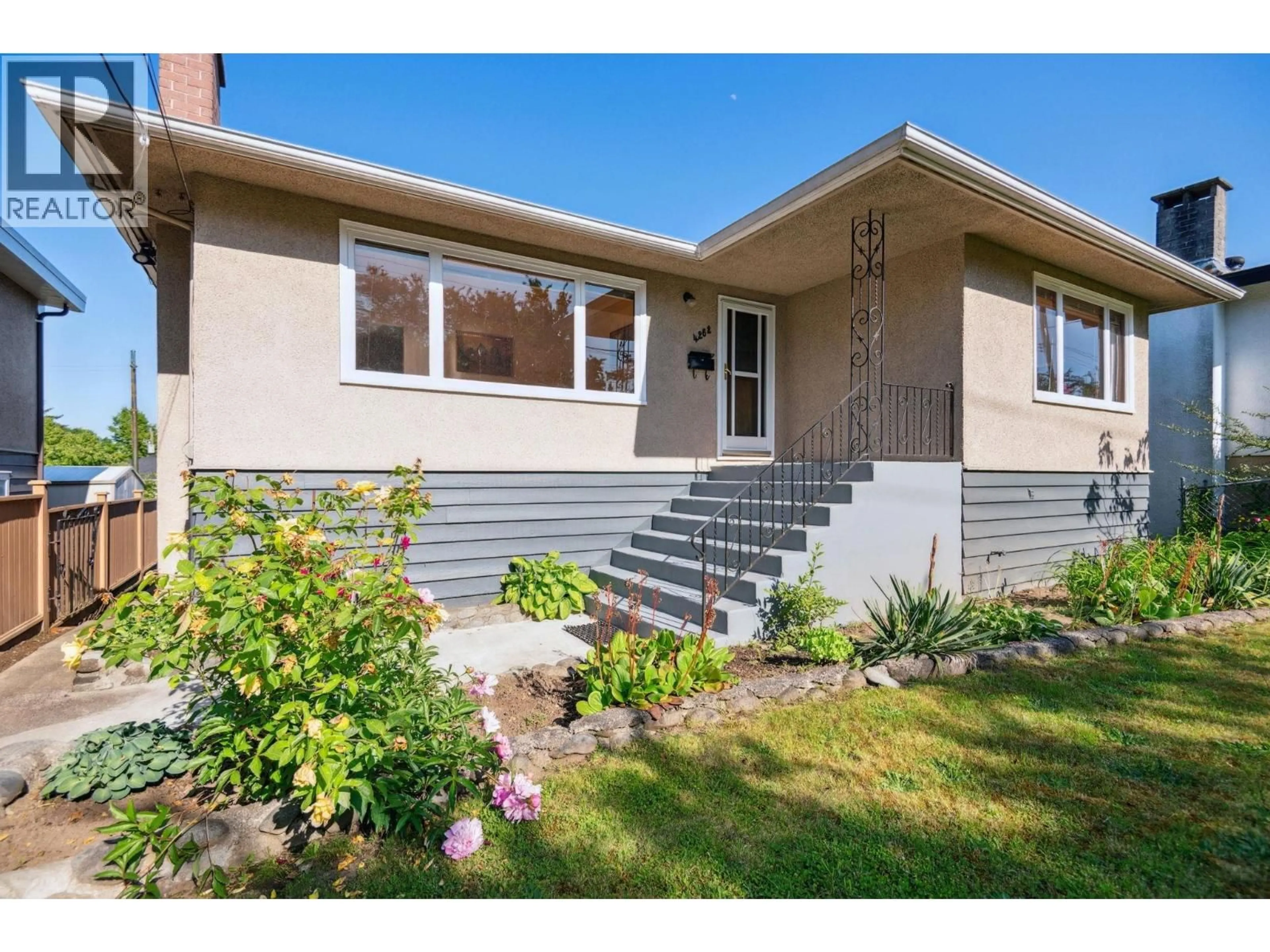 Home with vinyl exterior material, street for 4262 DUMFRIES STREET, Vancouver British Columbia V5N3T2