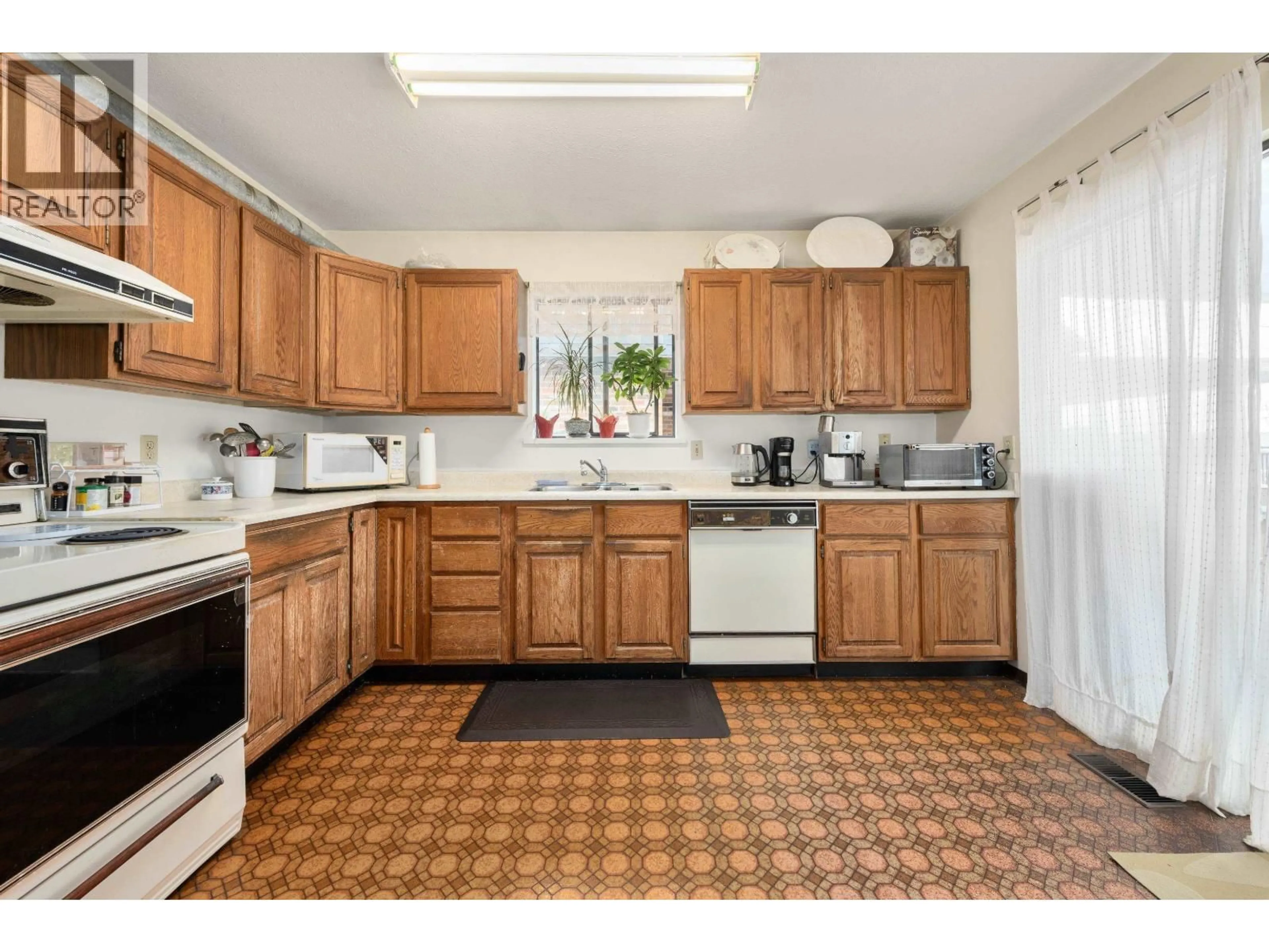 Standard kitchen, unknown for 4240 DUNDAS STREET, Burnaby British Columbia V5C1B1